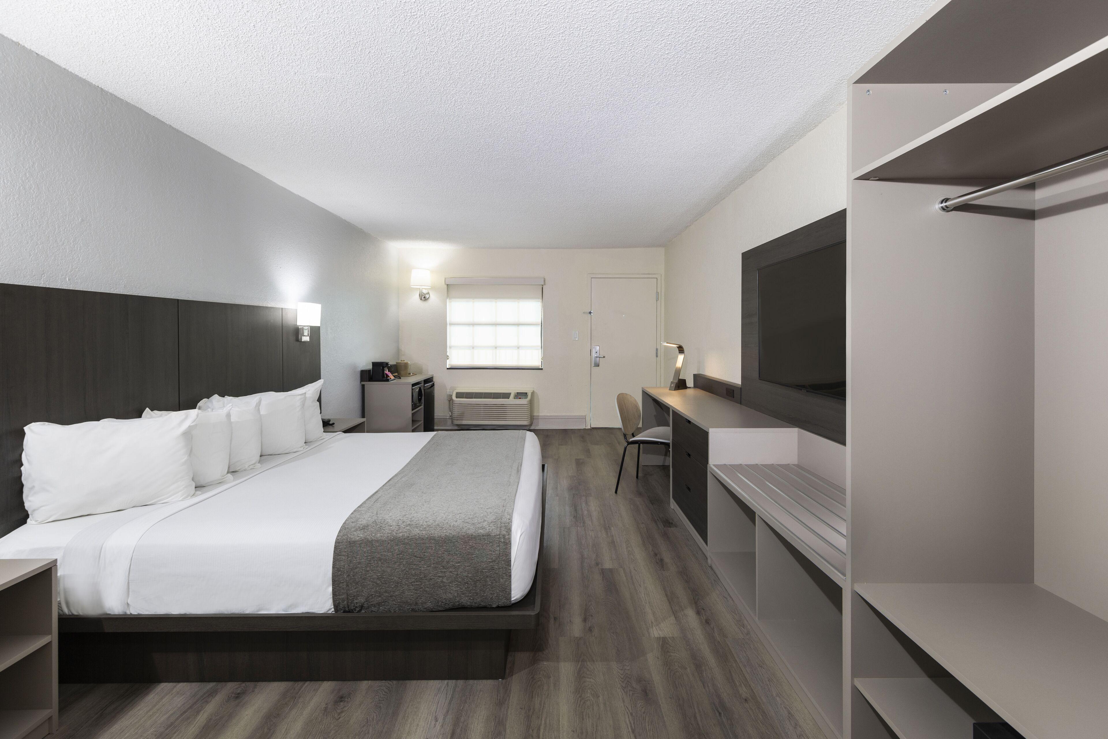 Deluxe King Room