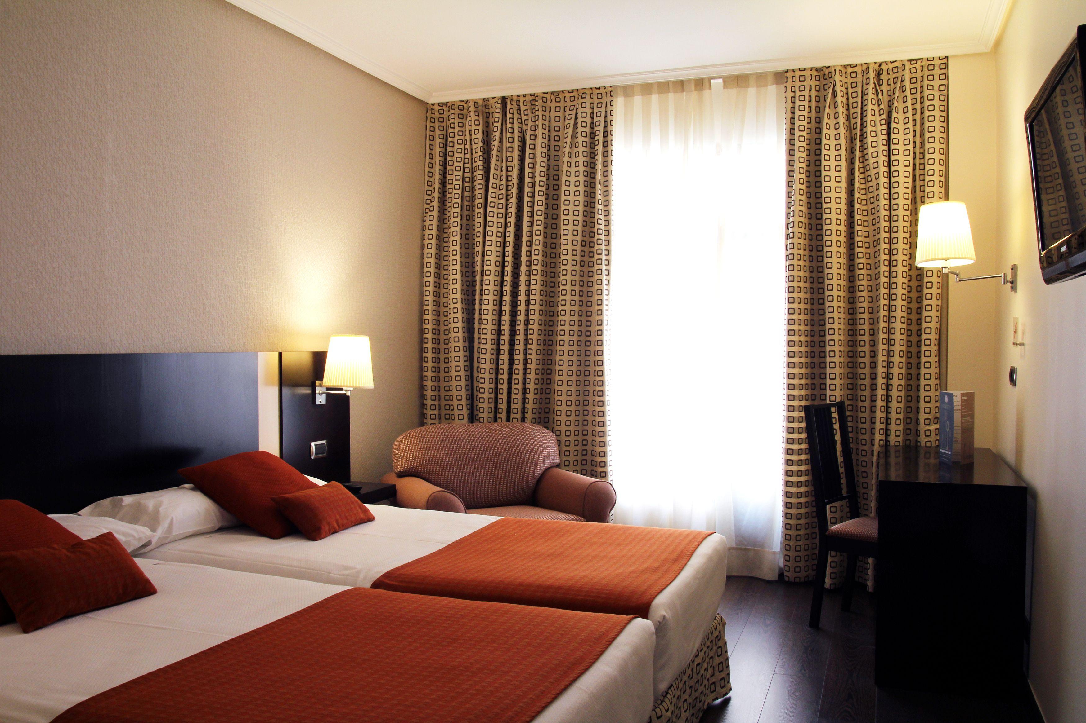 Superior Twin Room with Street View