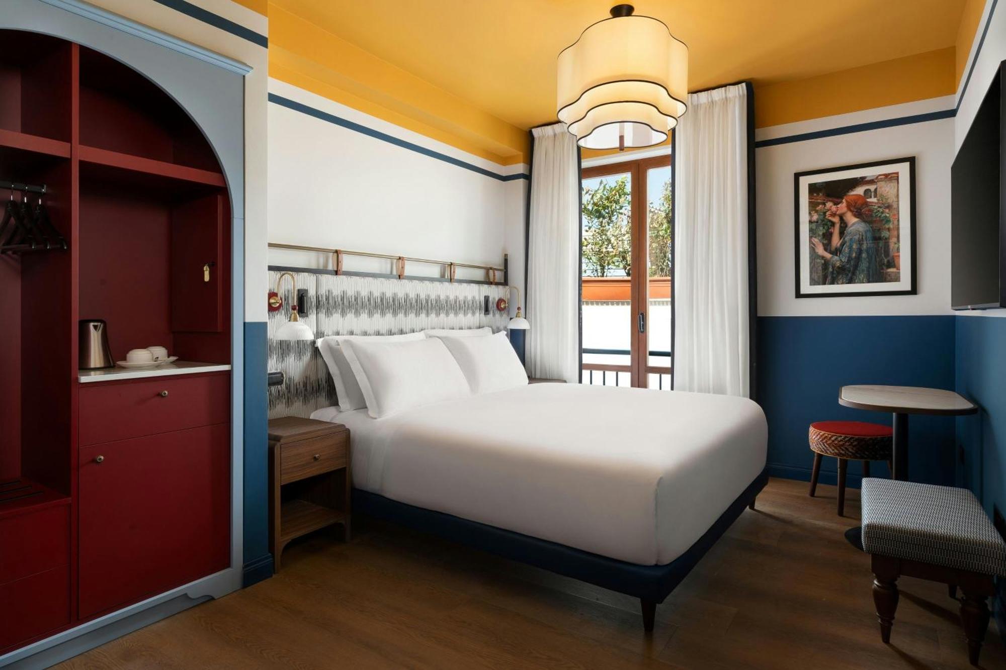 Classic King Room Courtyard View
