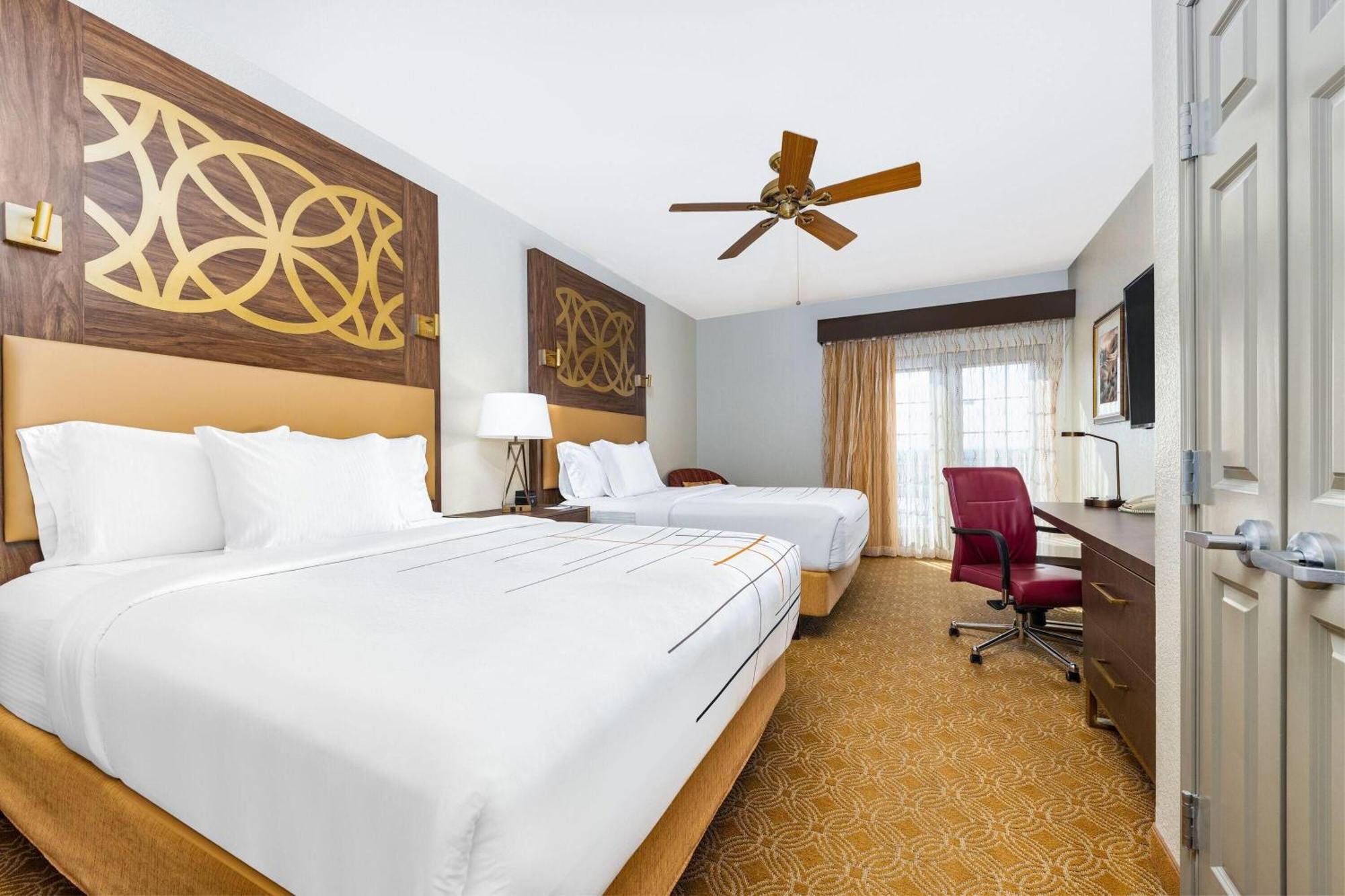 Two Queen Beds Balcony or Patio Lake View Lower Floor