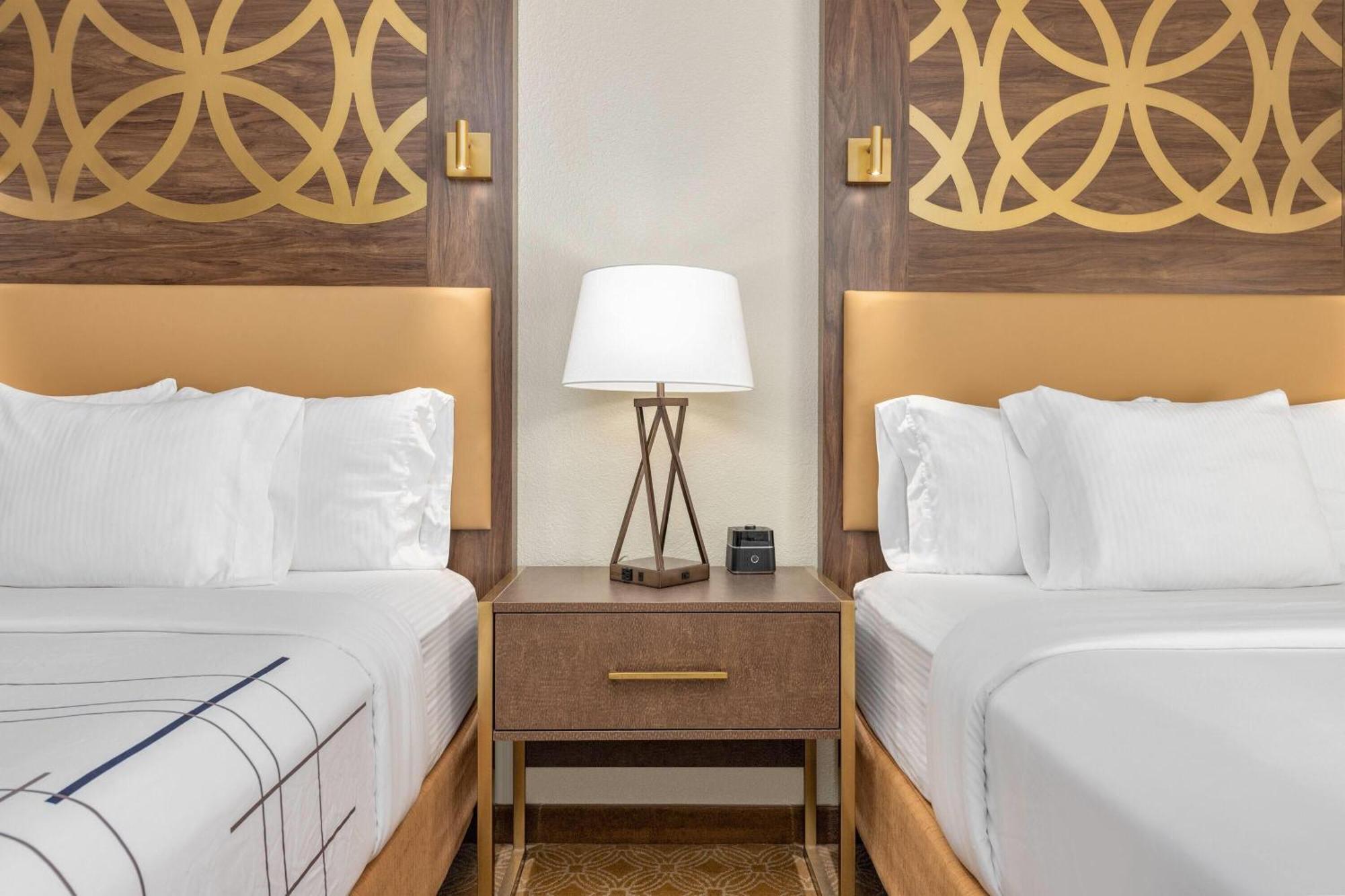 Two Queen Beds Balcony or Patio Lake View Lower Floor
