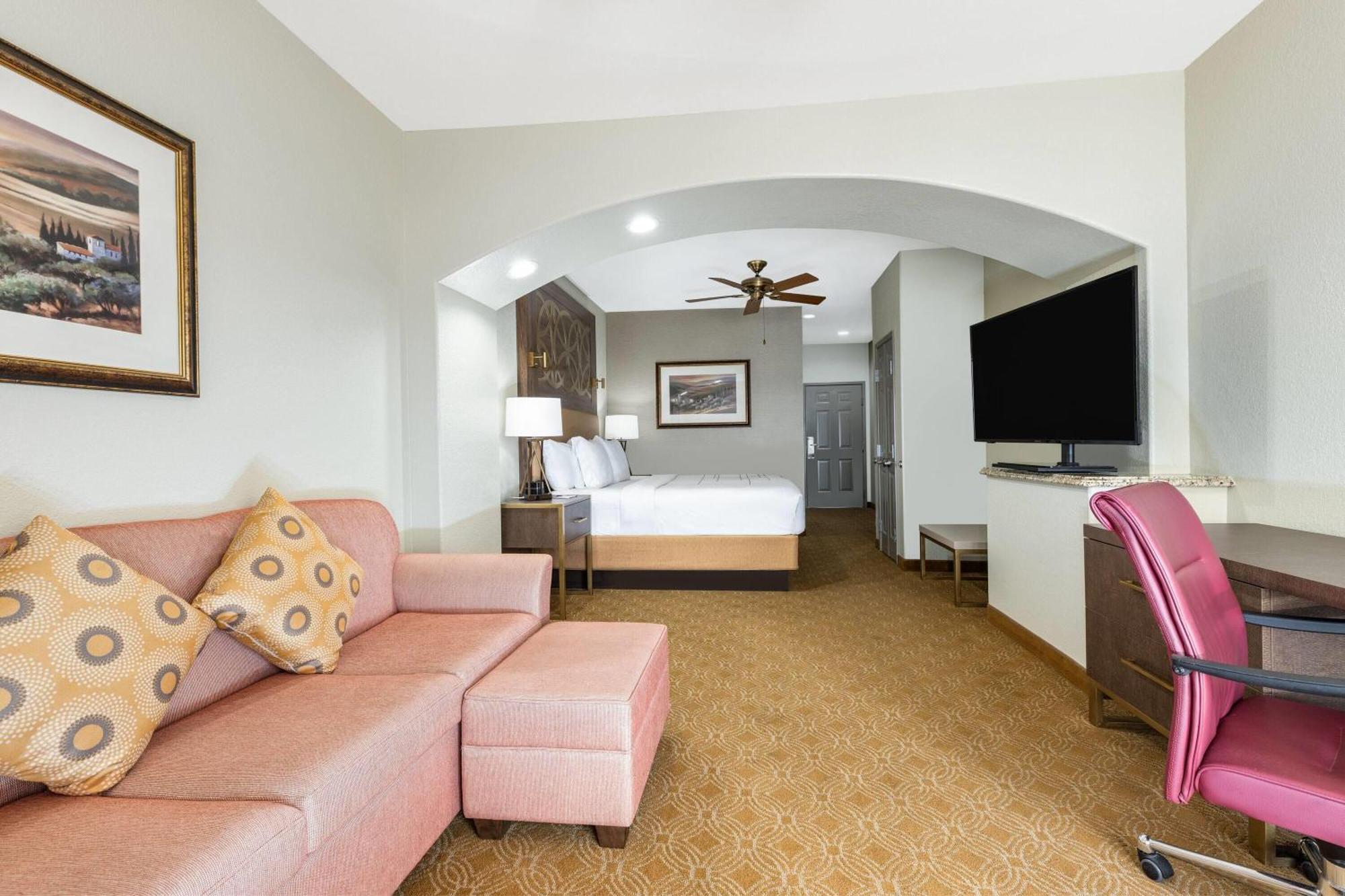 Executive King Suite Balcony Lake View Lower Floor
