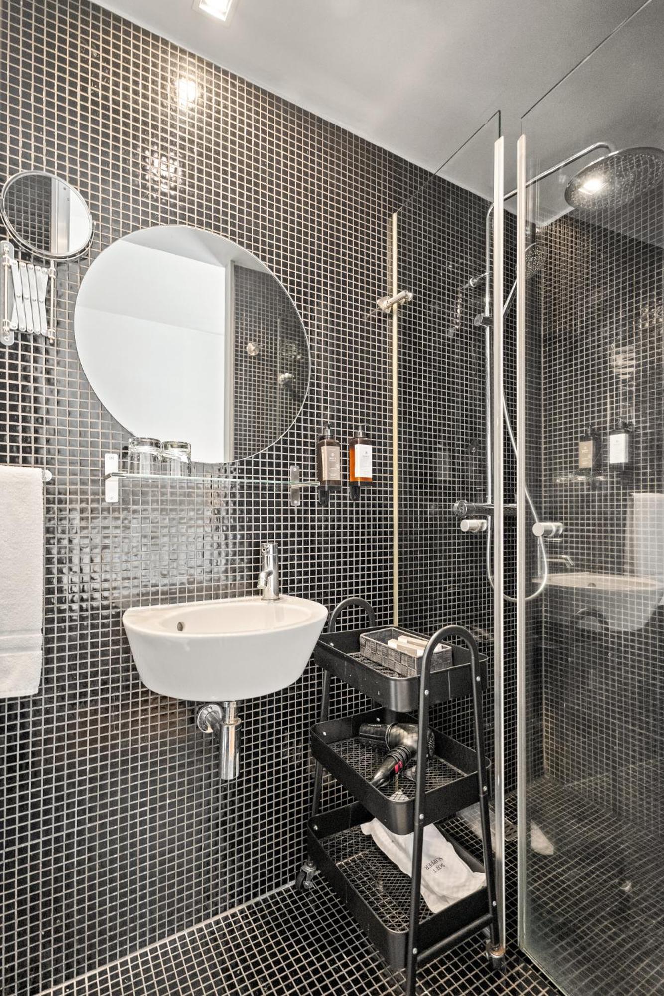 Double Room,1706841053:JPEG