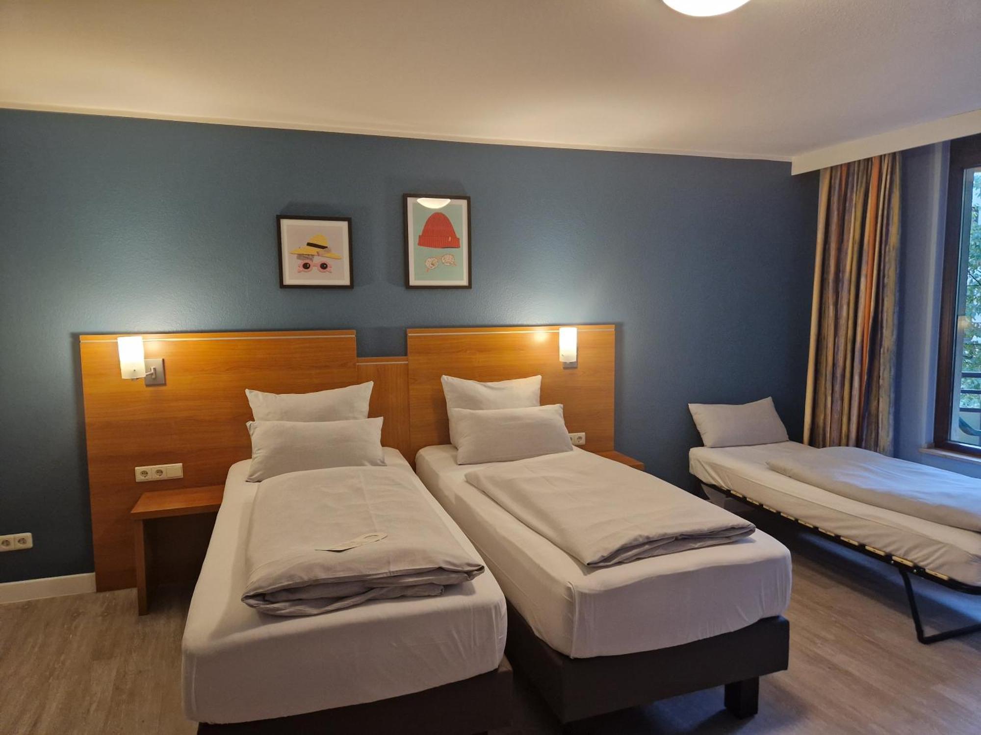 Premium Zimmer mit Kingsize-Bett und Gartenblick