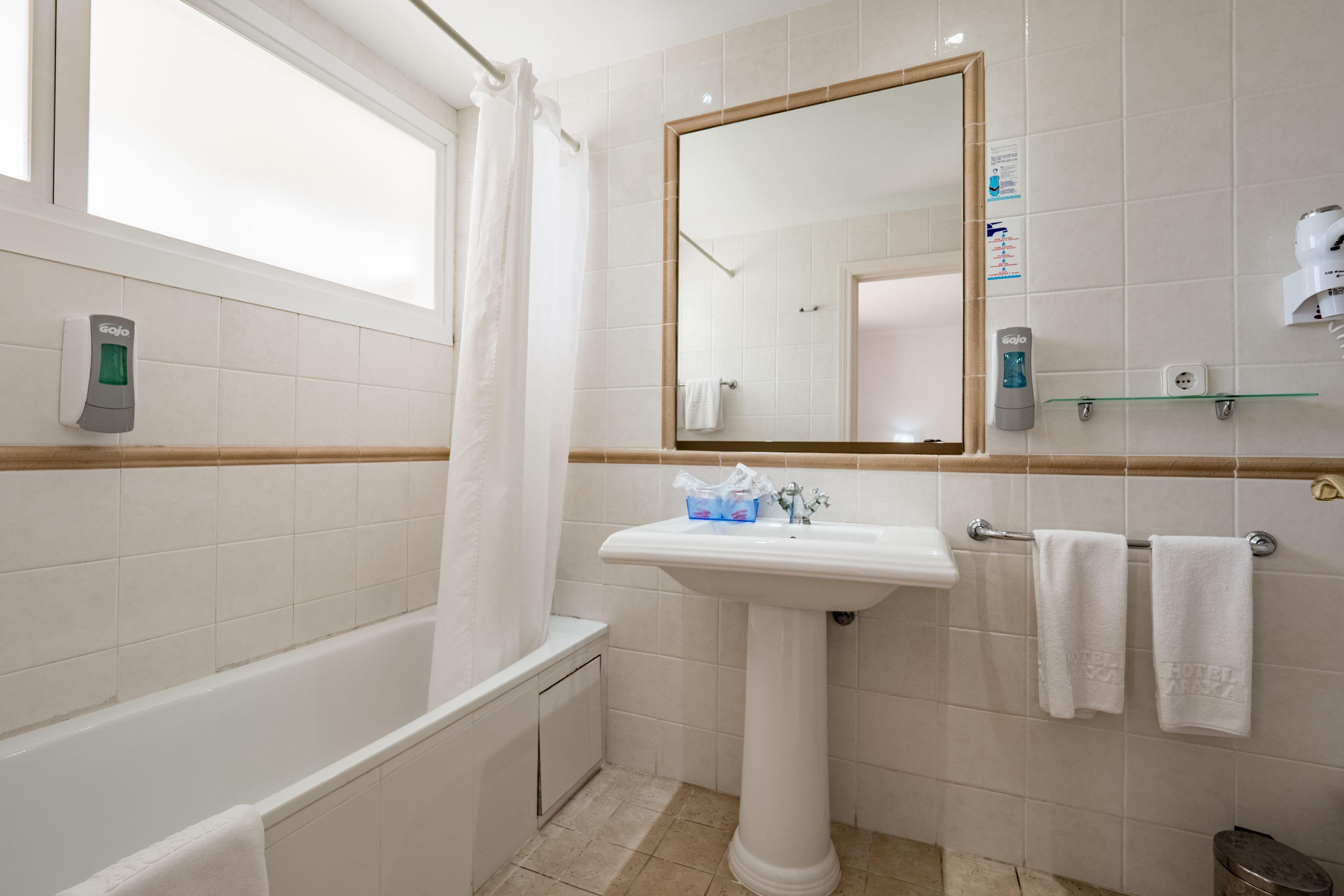 Standard Double or Twin Room with Balcony,1756498864:JPEG