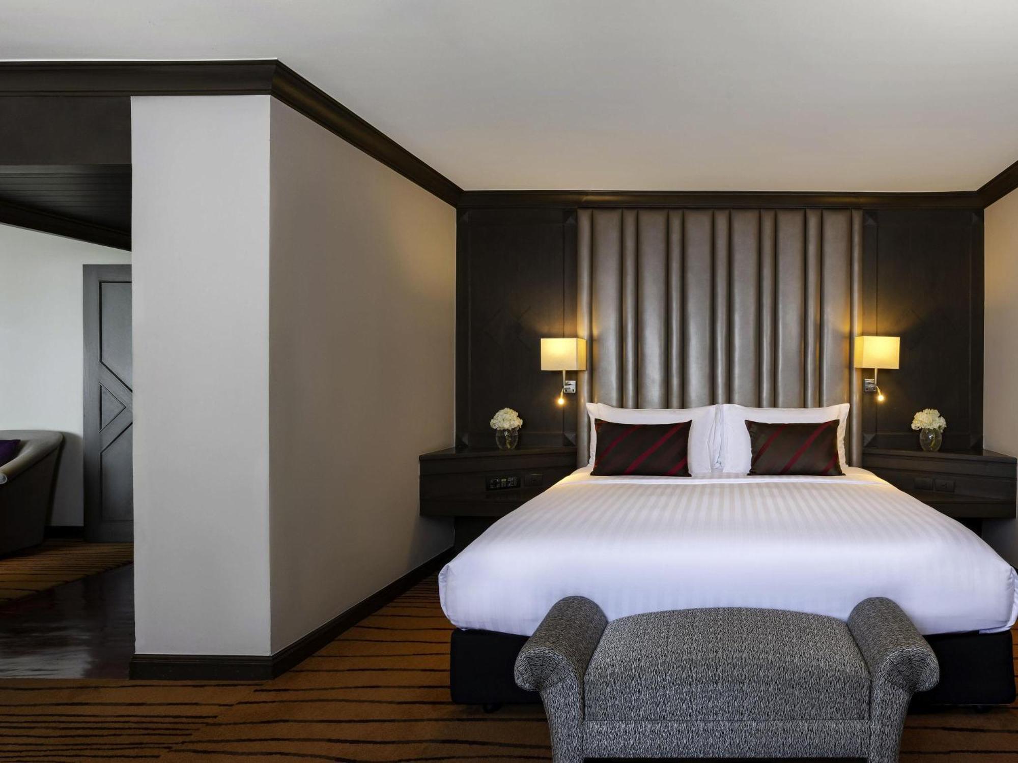 Executive Suite with One King Bed,1716993822:JPEG
