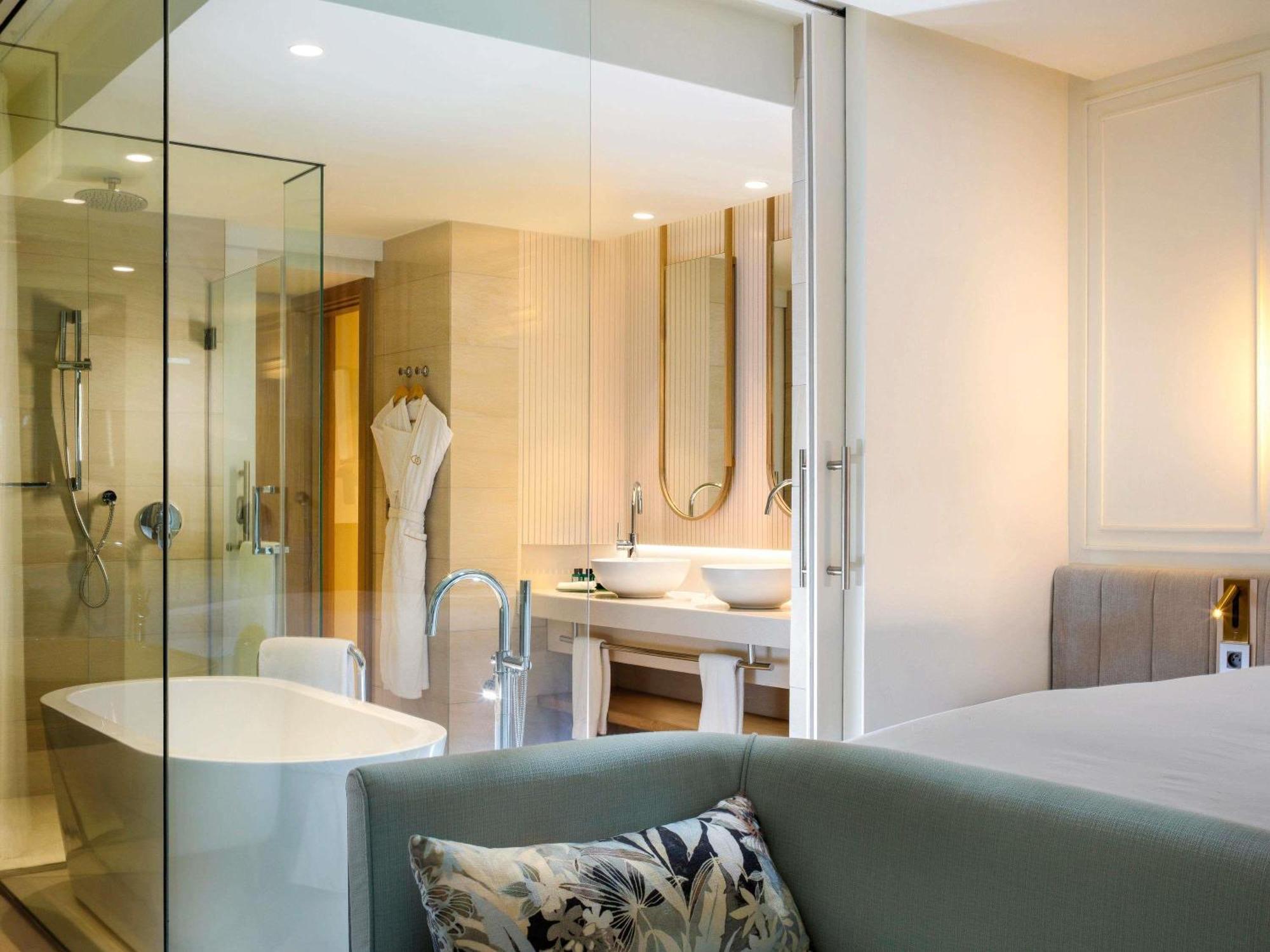 MAGNIFIQUE ROOM, King Bed, ocean view, balcony or terrace
