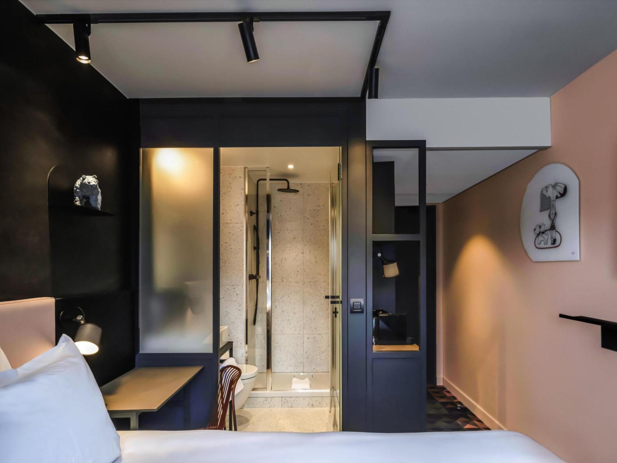 Comfort Twin Room Street Side