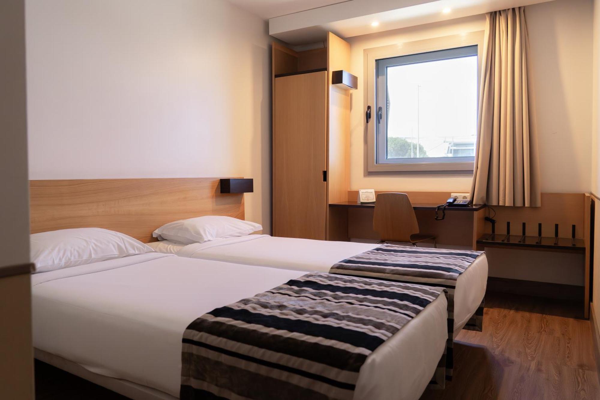 Standard Twin Room,1722937544:JPEG