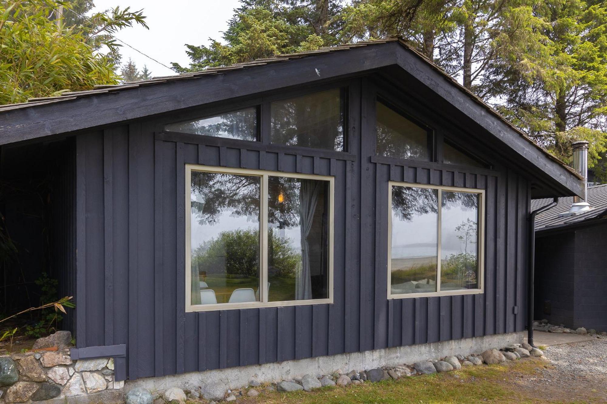Two-Bedroom Beach Cottage,1722941045:JPEG