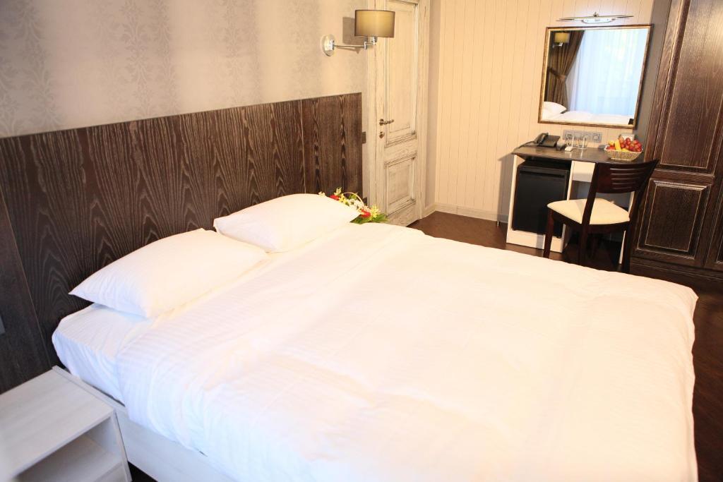 Economy Double Room with Shared Bathroom