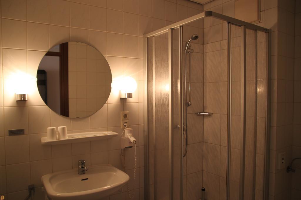 Single Room,408477270:JPEG