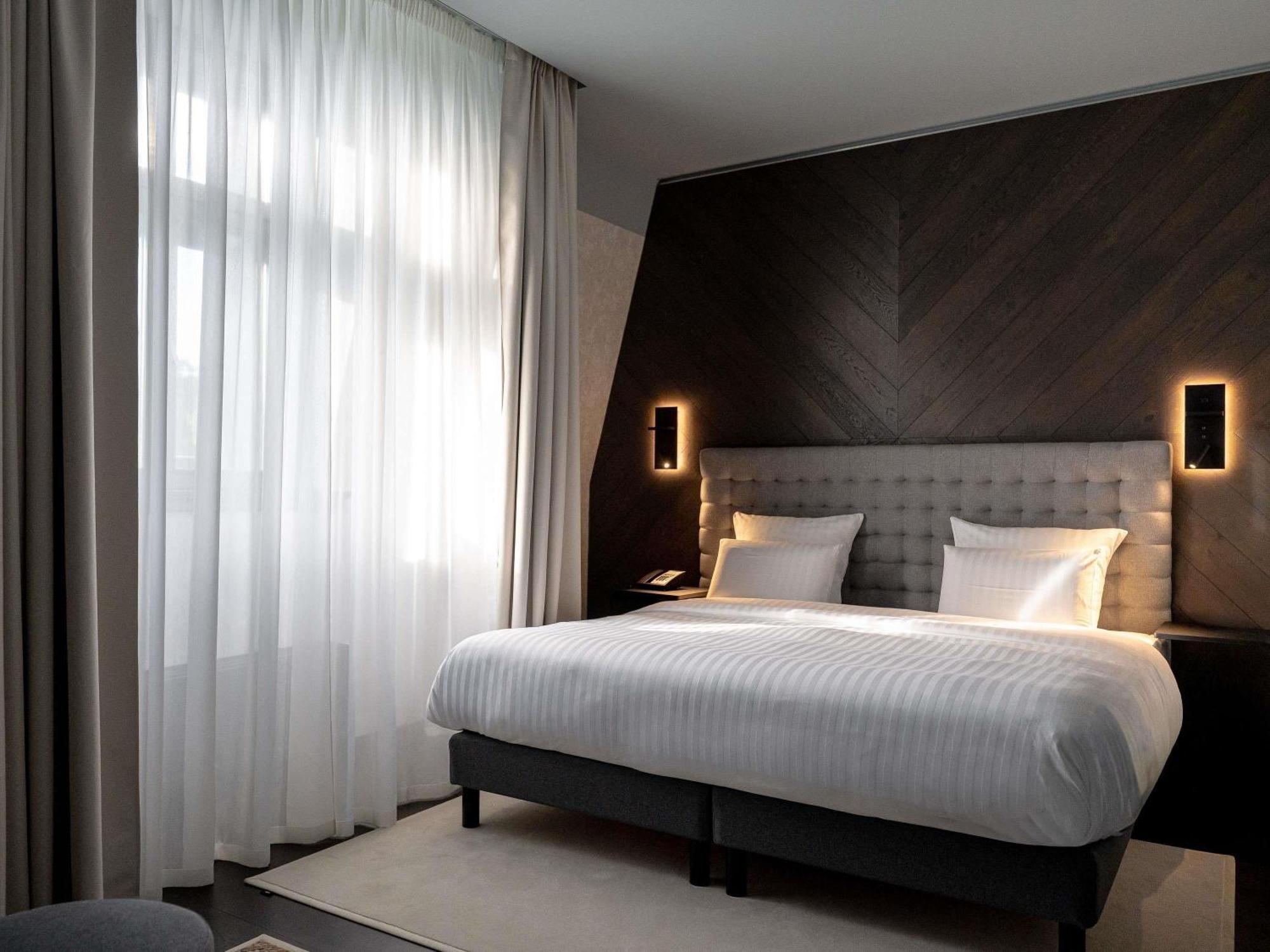 Deluxe Room,1731470876:JPEG