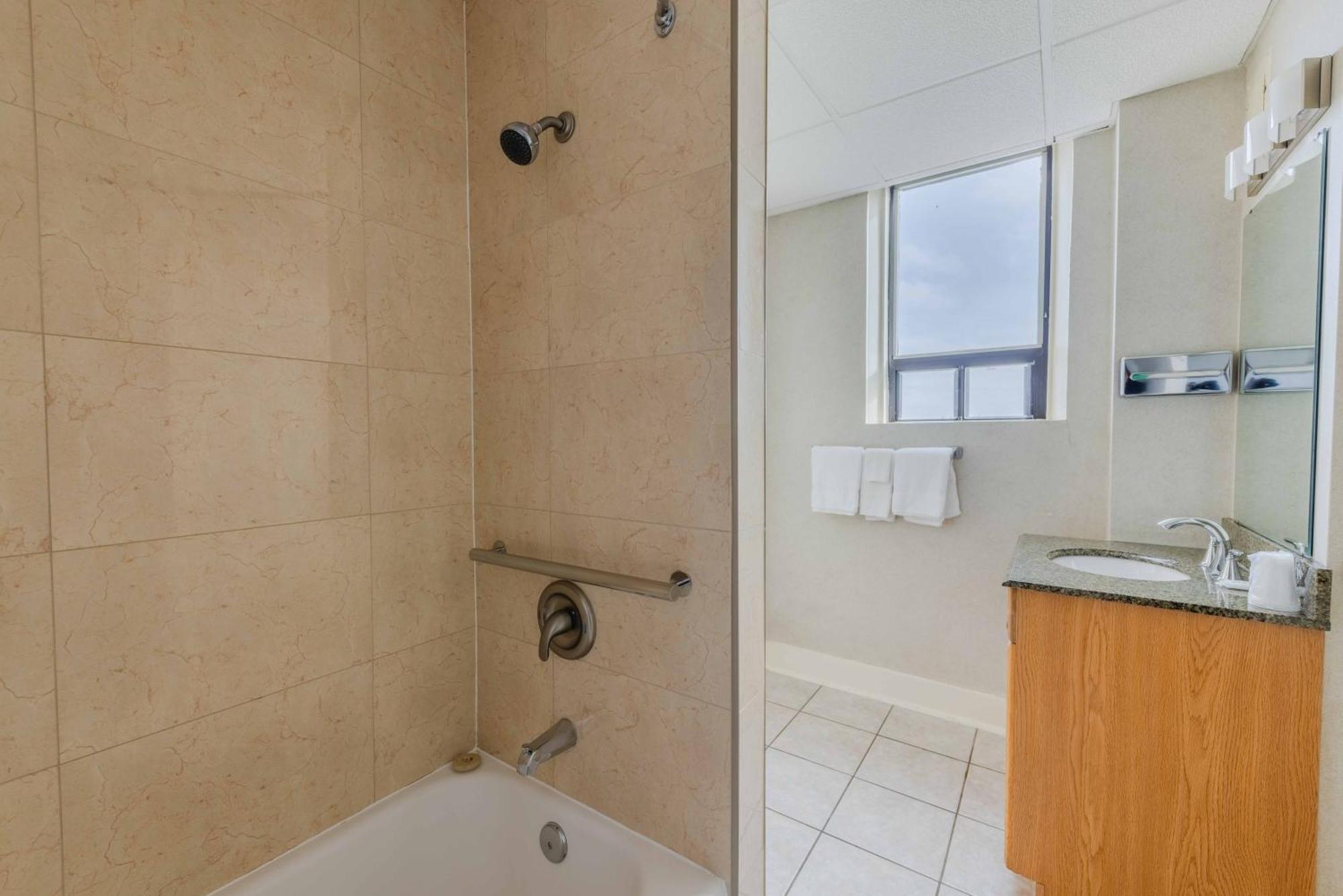 Executive Suite,1739414848:JPEG