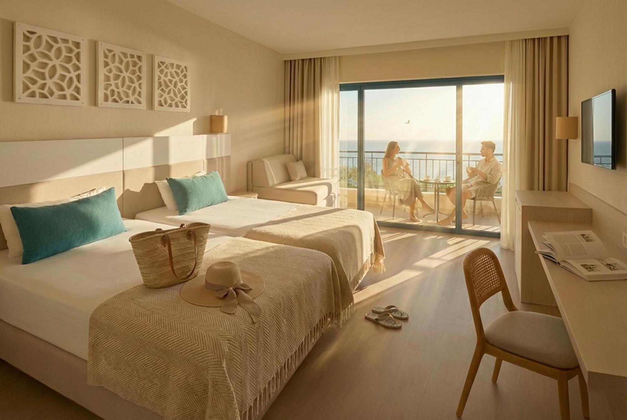 Deluxe Double or Twin Room with Sea View,1742593864:JPEG