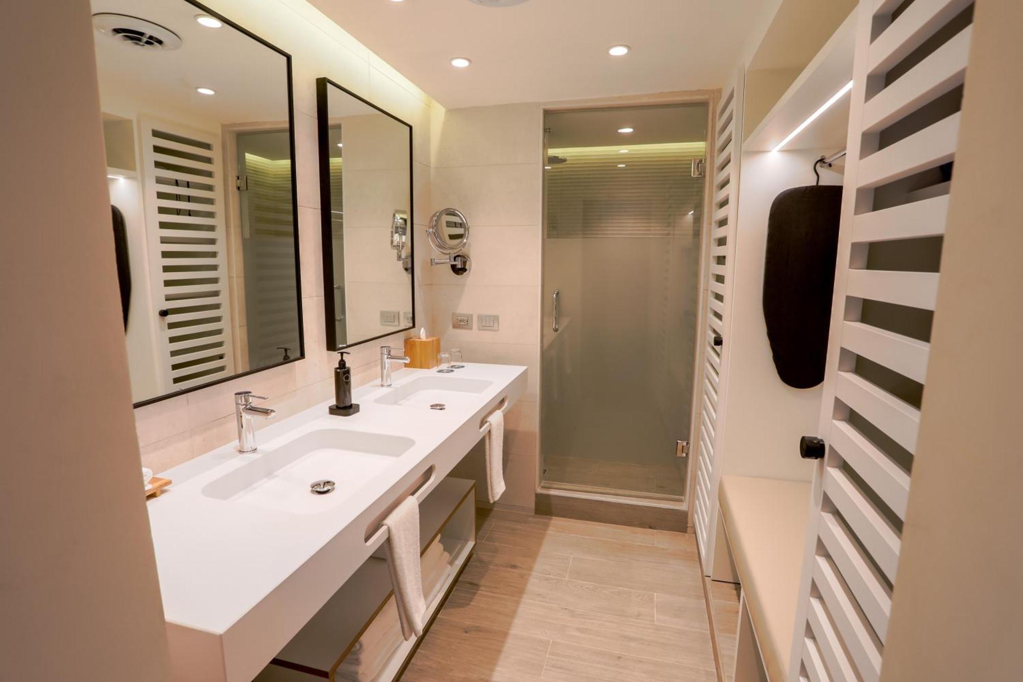 Privilegierte Deluxe Junior Suite mit Zugang zum Pool