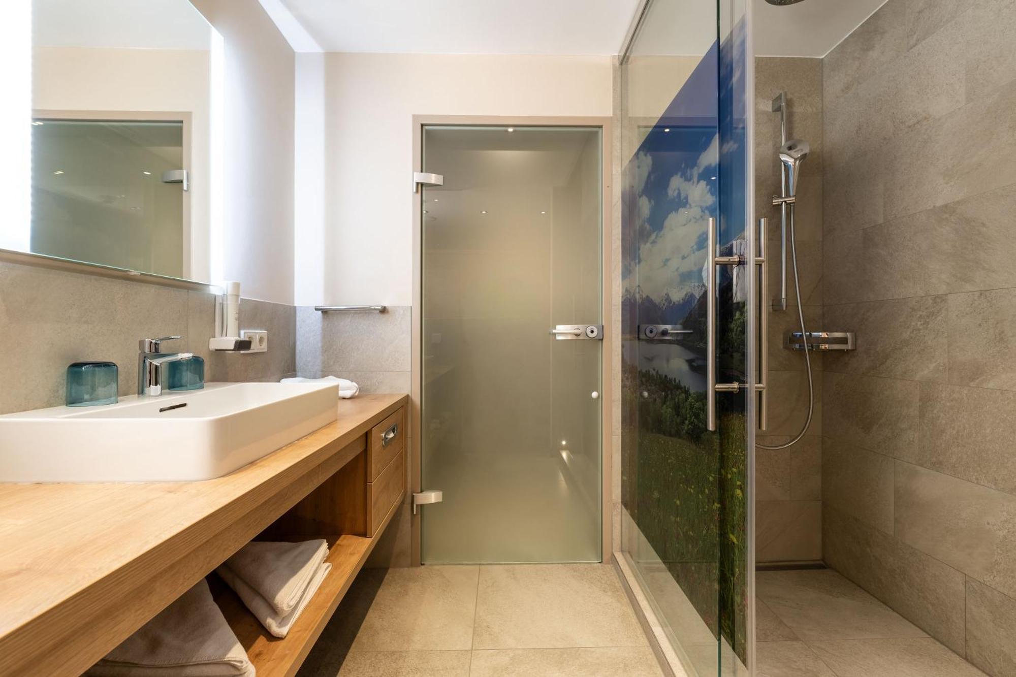 Deluxe Double Room,1742649852:JPEG