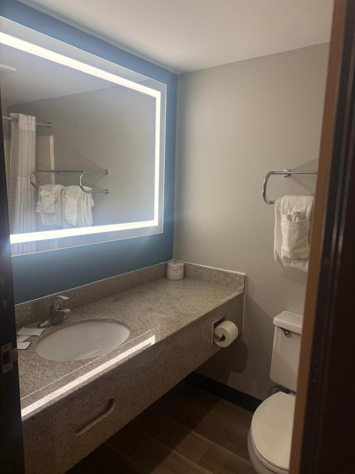 Queen Room - Non-Smoking
