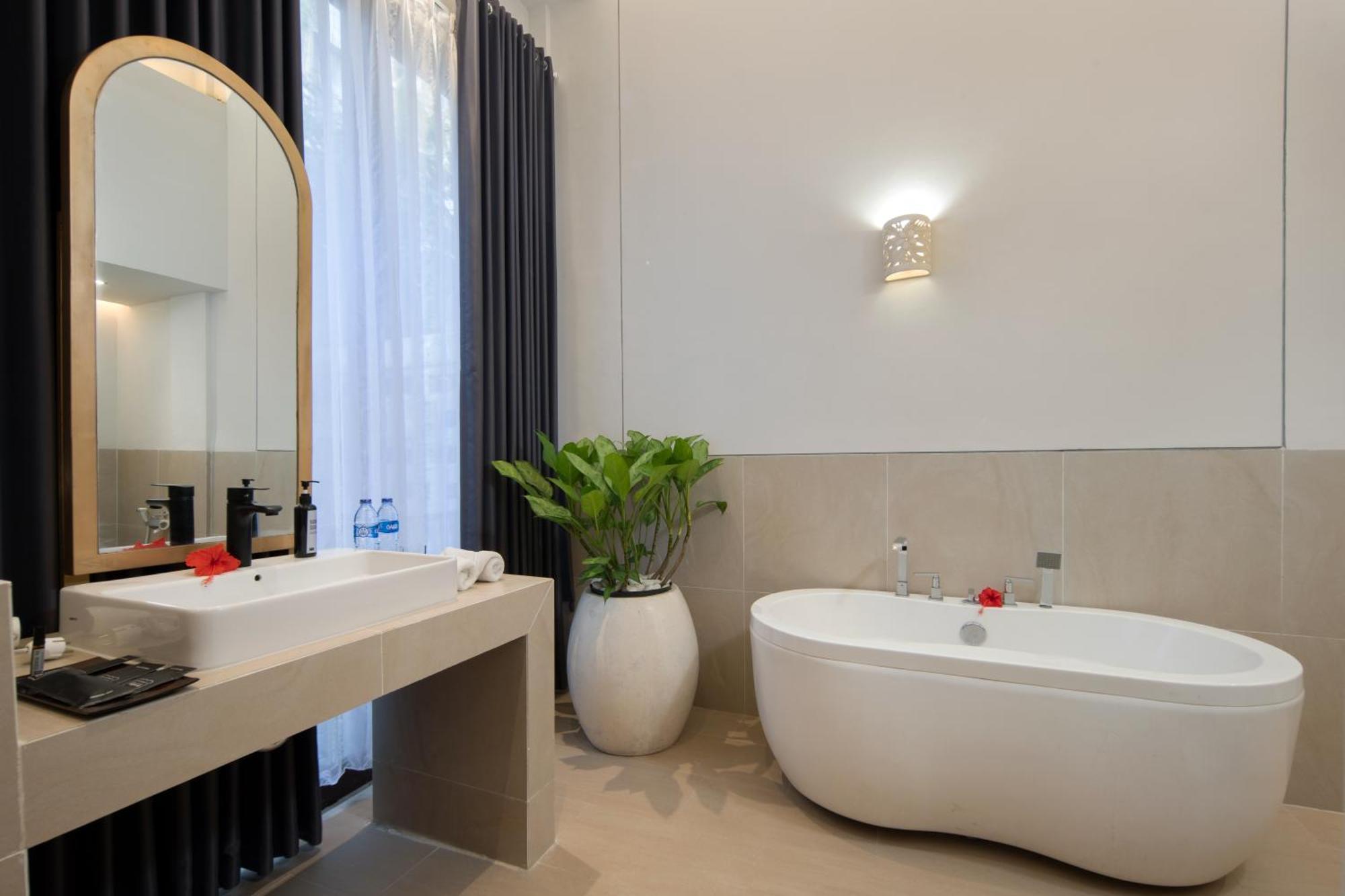 Suite with Private Pool,1742809320:JPEG