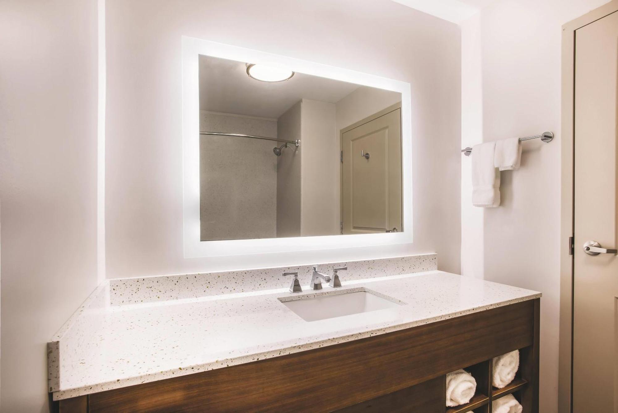 Deluxe Family Suite - Non-Smoking,1742815748:JPEG