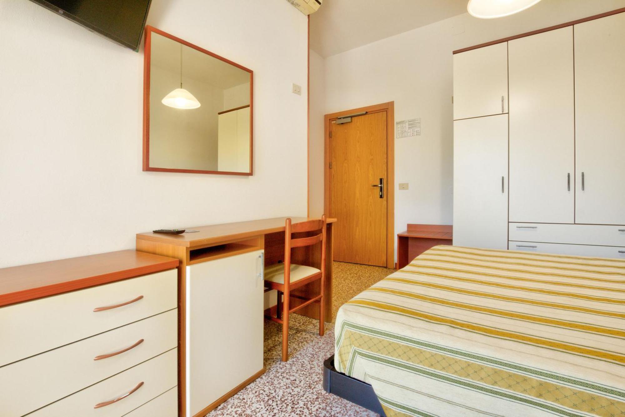 Standard Double or Twin Room,1743087178:JPEG