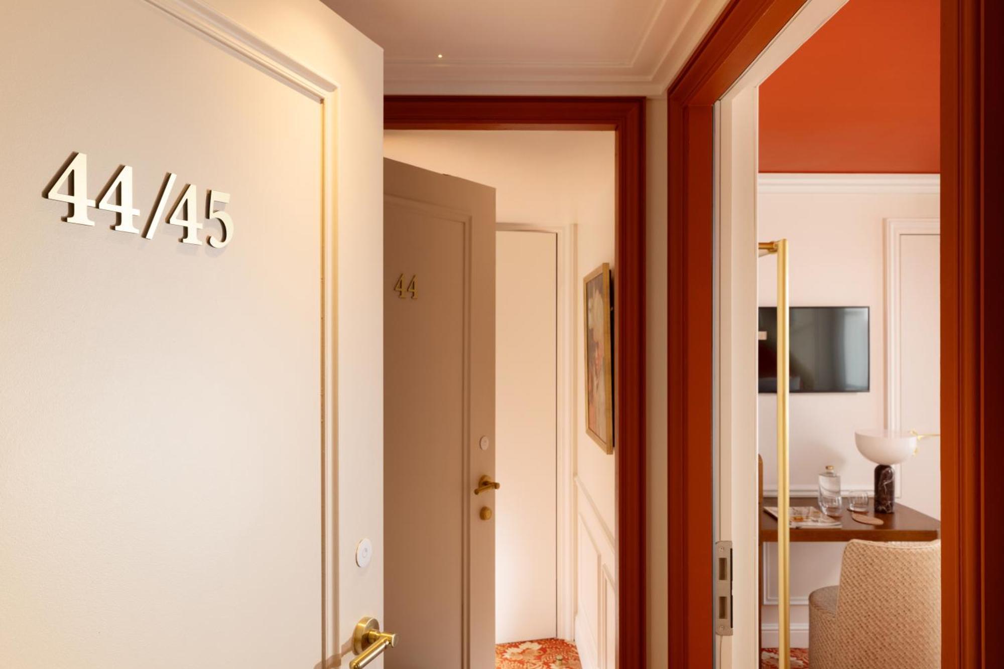2 Deluxe Connecting Rooms