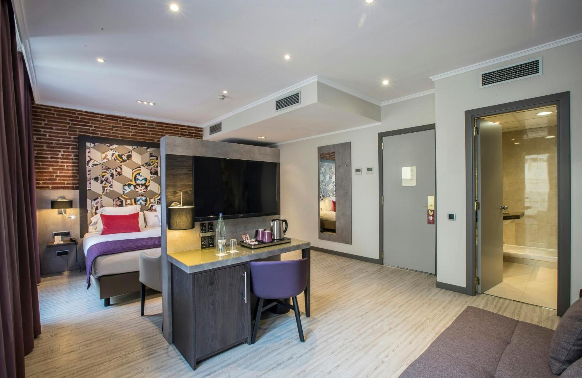 Deluxe Family Room,1746821352:JPEG