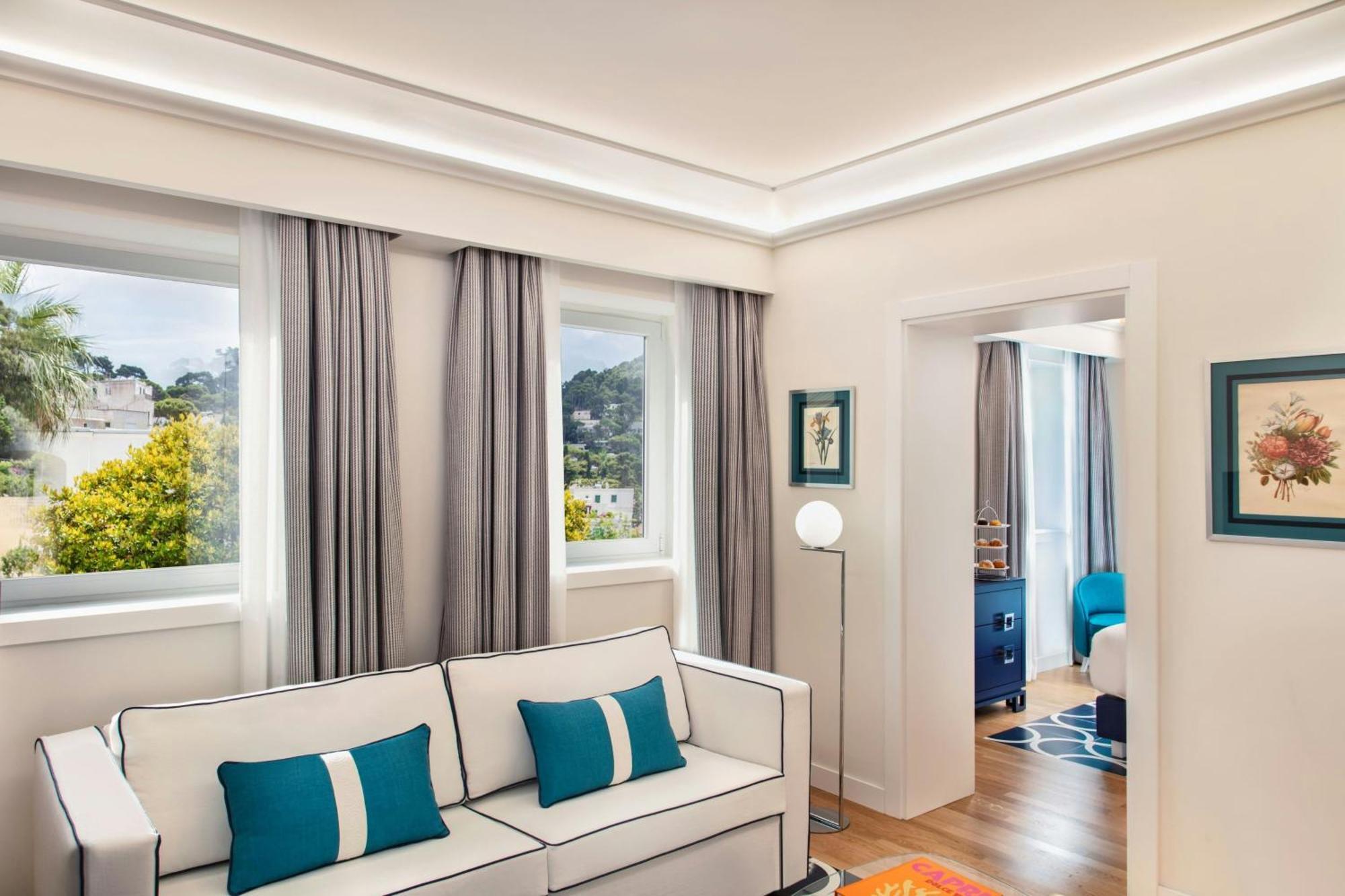 One-Bedroom Capri King Suite with Balcony and Sea View,1746826701:JPEG