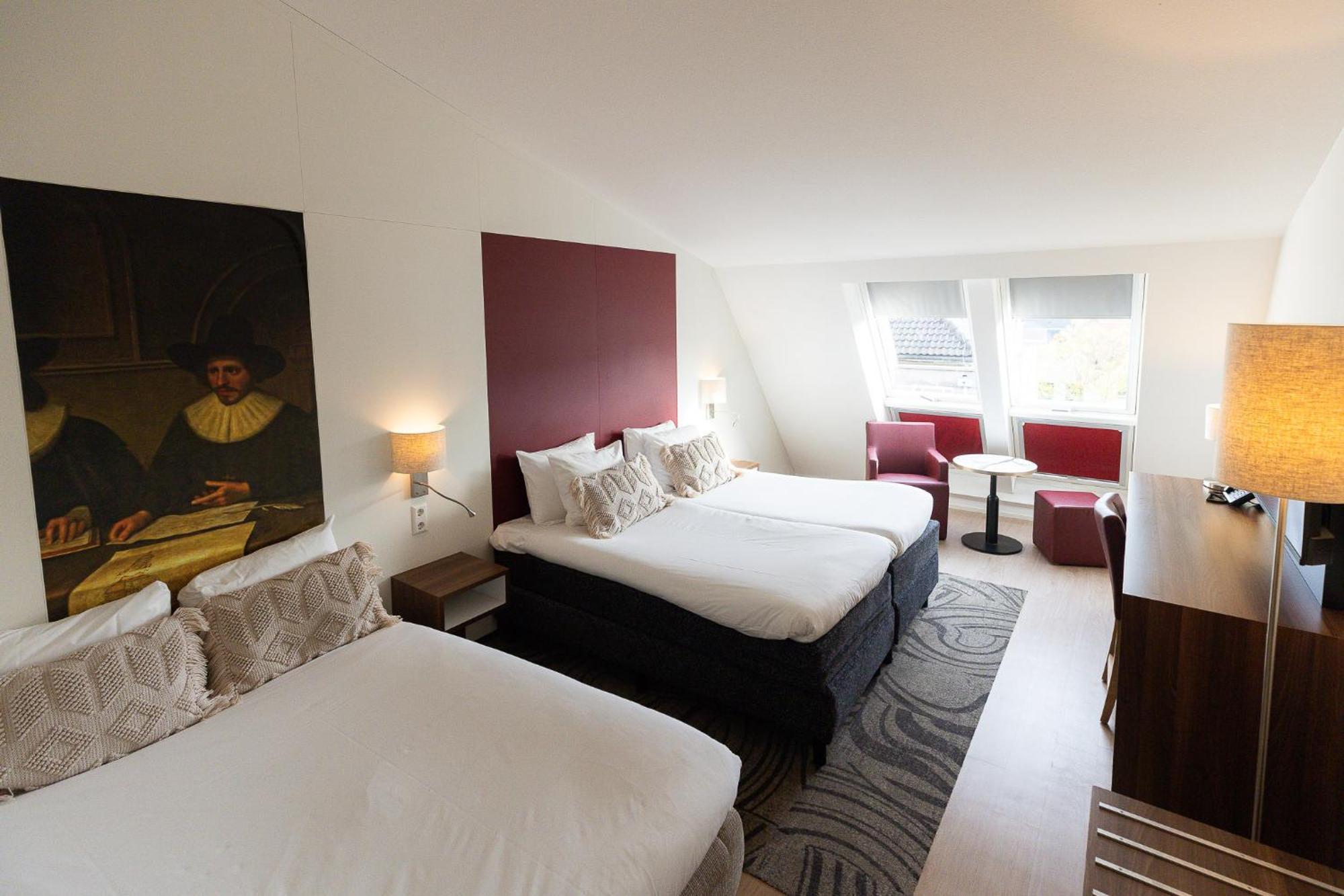 Executive Twin Room with Sofa Bed,1746883608:JPEG