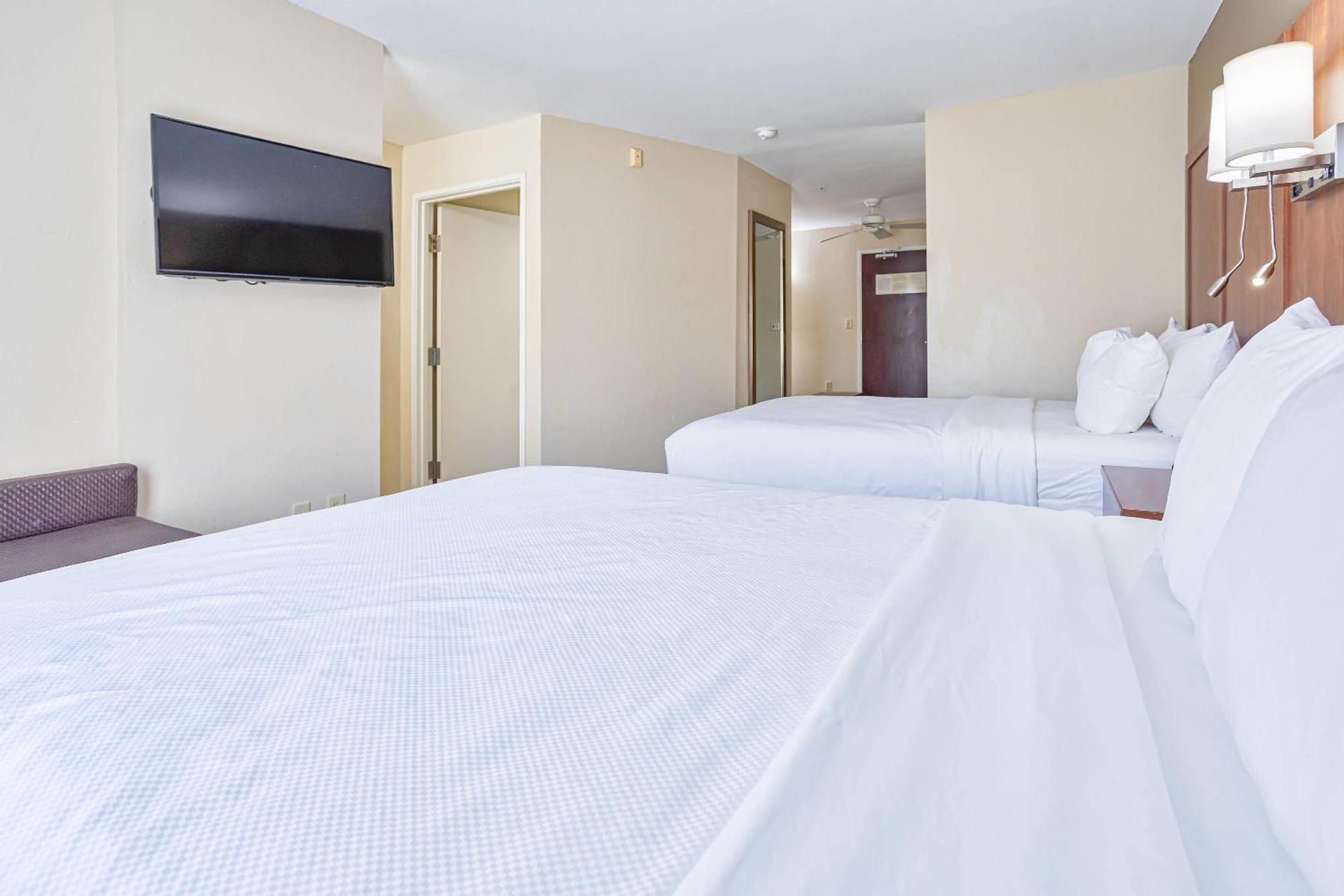 Queen Suite Two Queen Beds Shower Non-Smoking