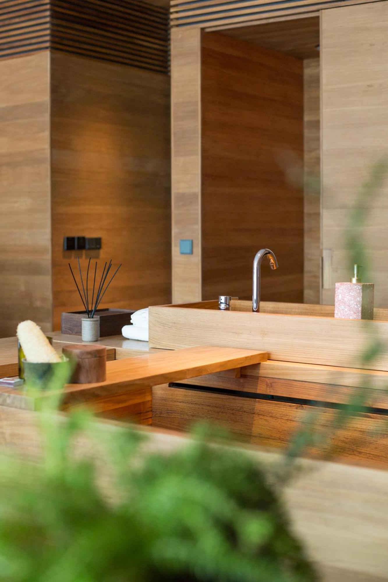 Oceanfront Studio,1747128267:JPEG