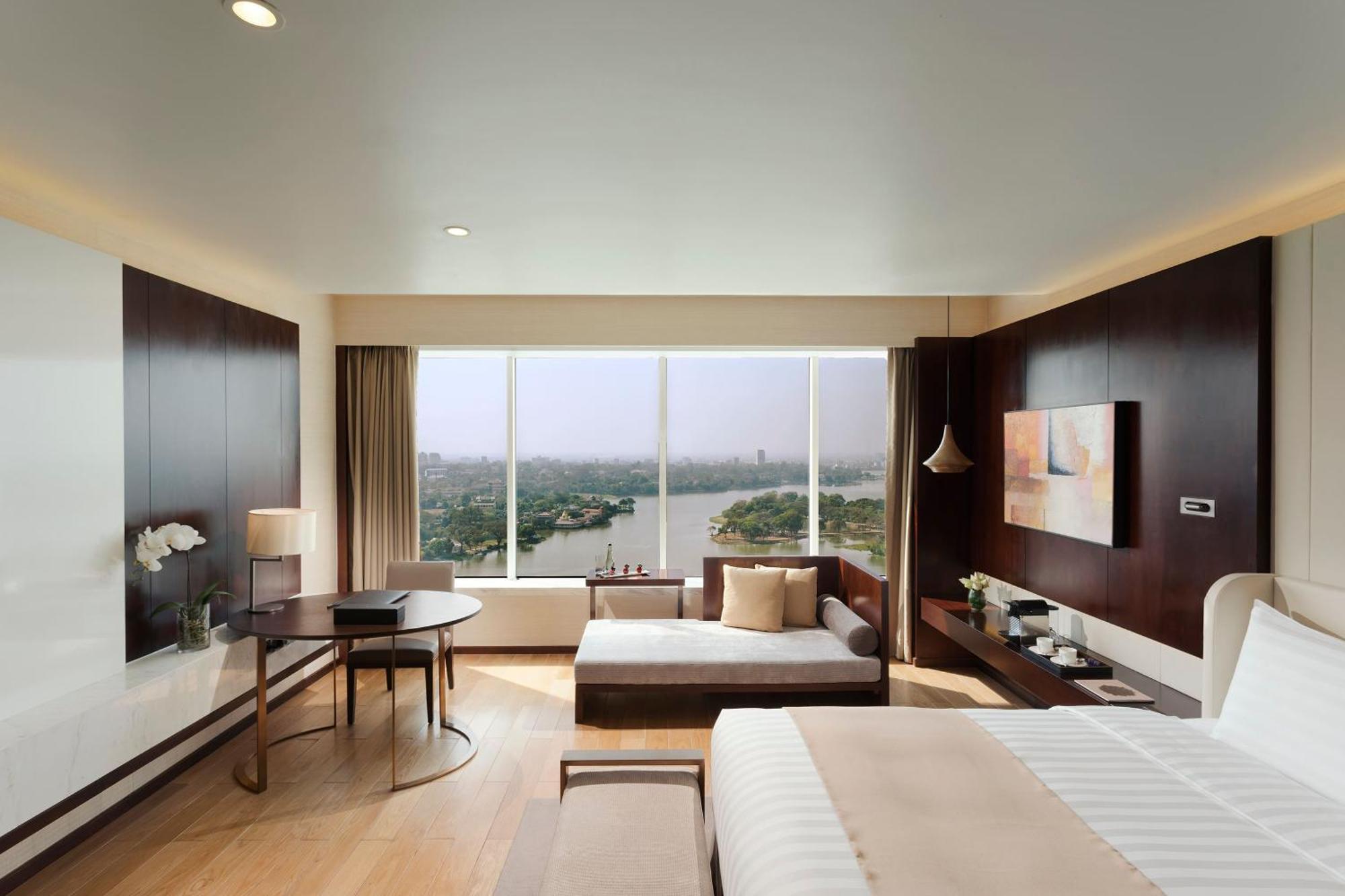 The Level Room,1756579613:JPEG