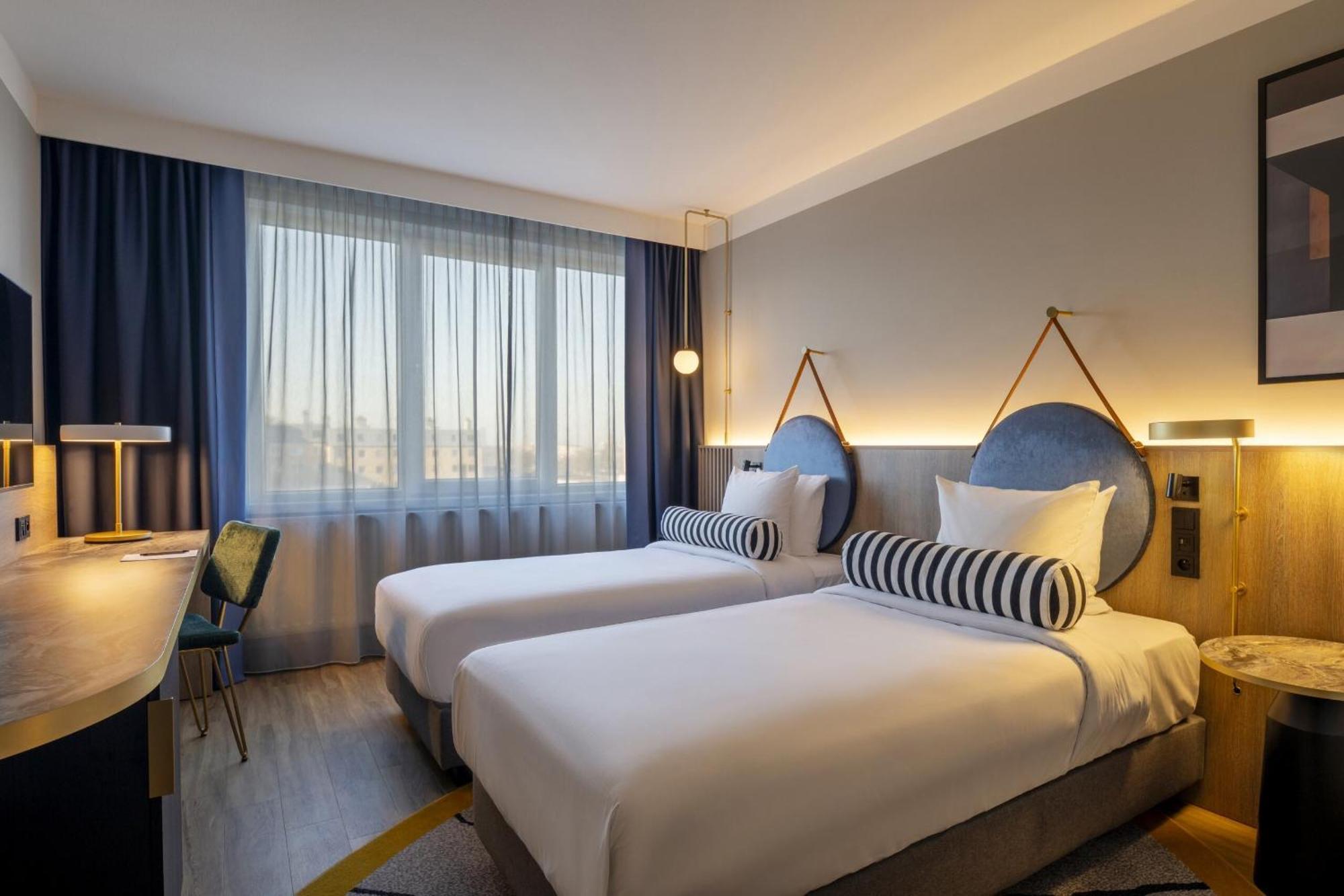 Twin Room,1758261428:JPEG