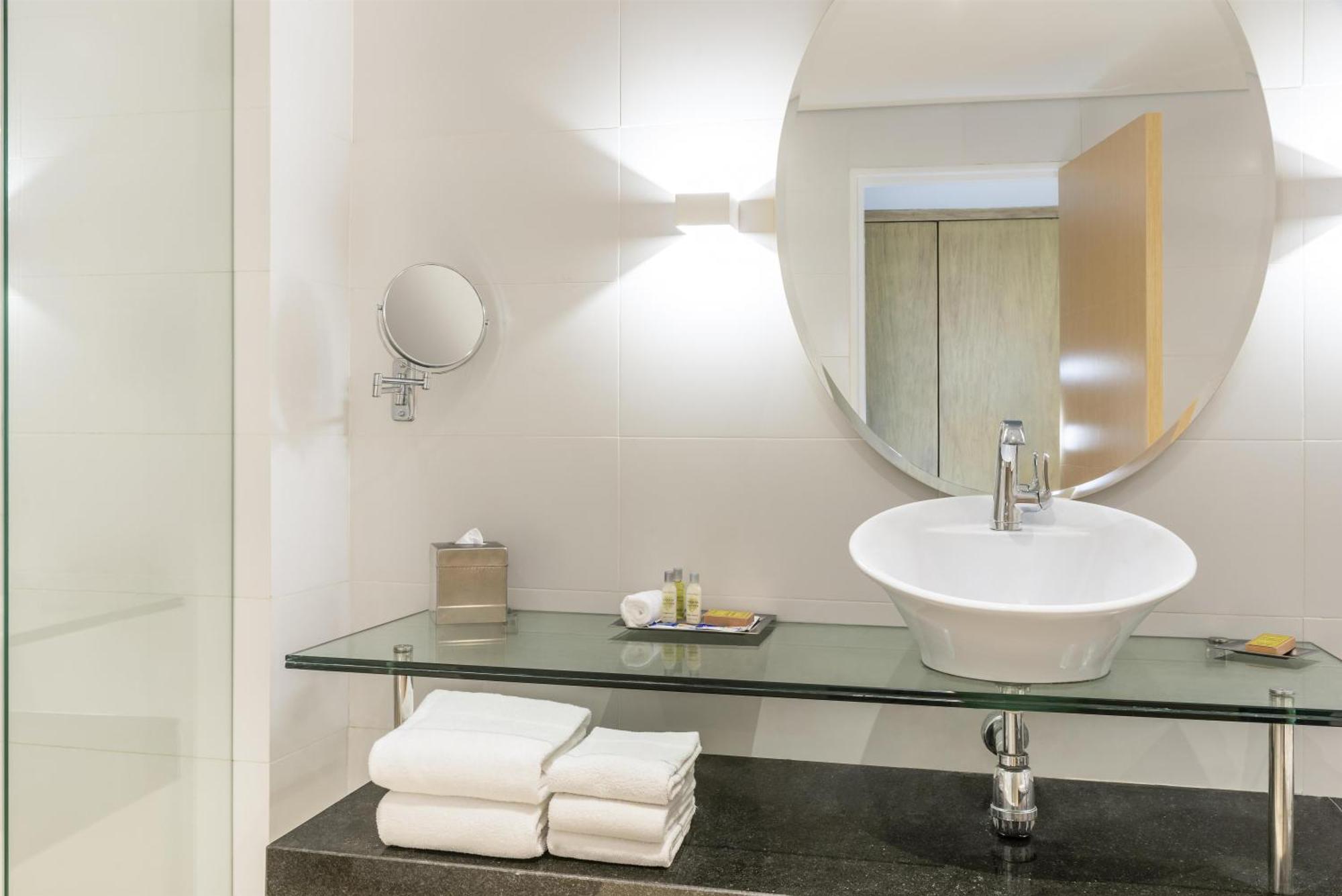 Quarto Executivo com ama Queen-size e Vista da Cidade