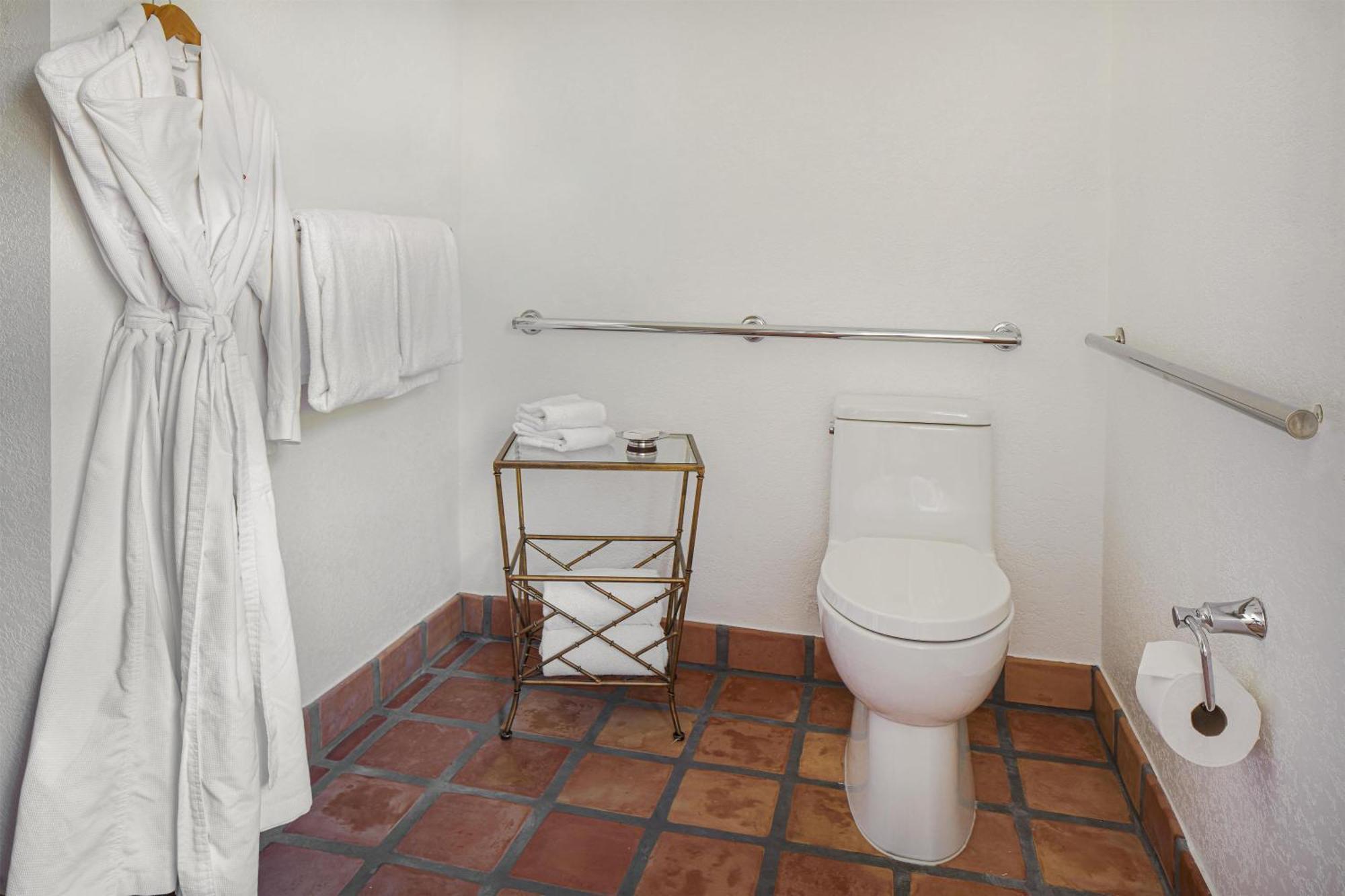 Resort King - Mobility Access Bath Tub