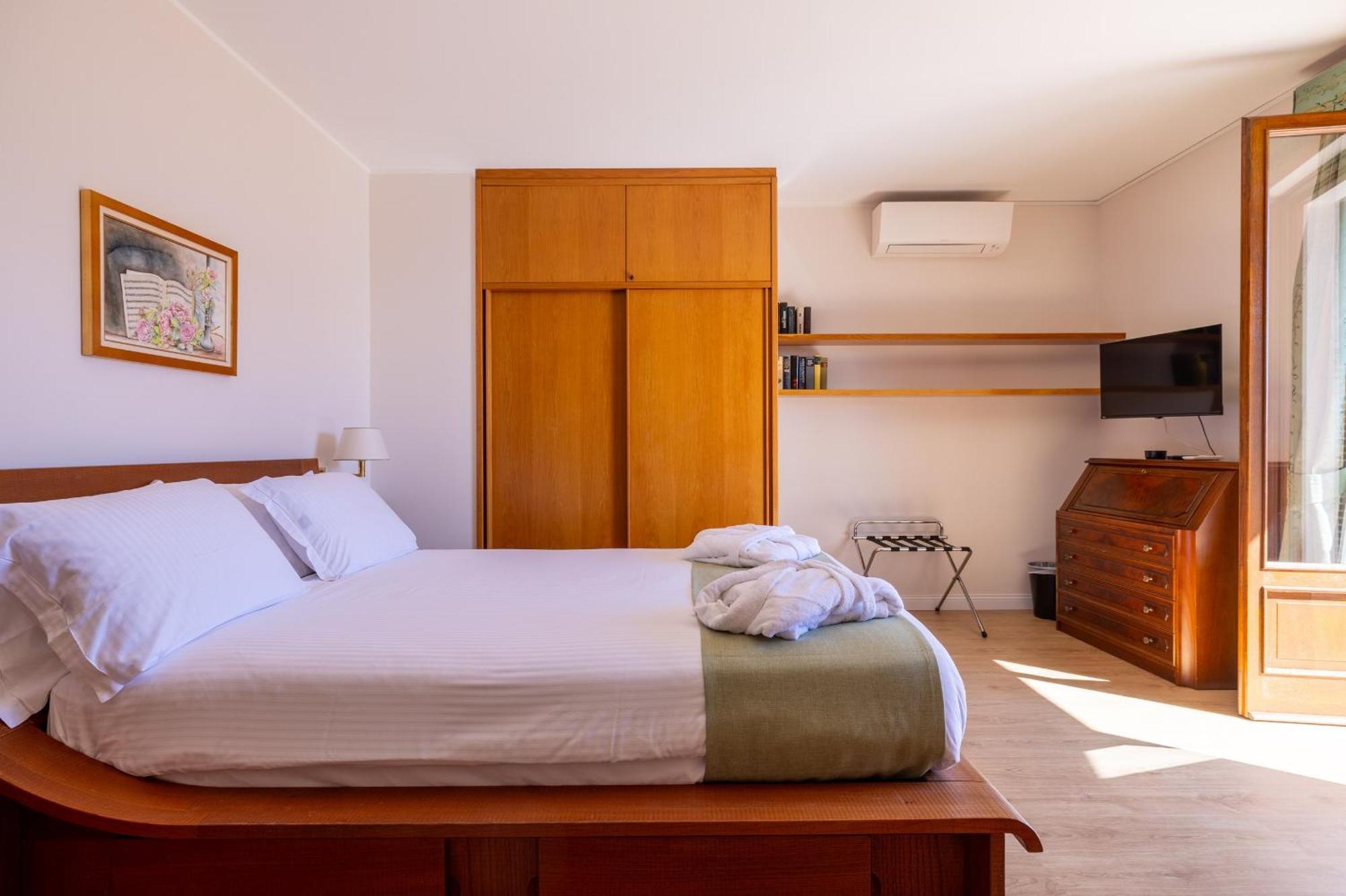 Suite with Lake View
