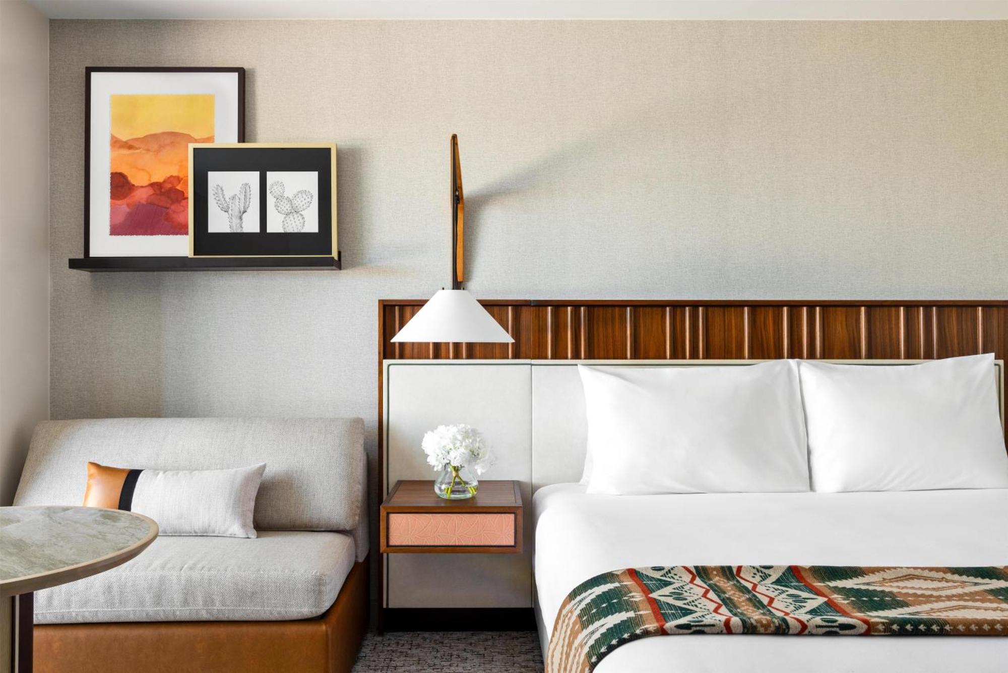 Quarto com Cama King-size e Chuveiro com Acessibilidade - Acessível para Hóspedes com Mobilidade Reduzida