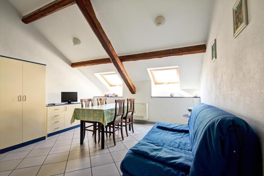 One-Bedroom Apartment - Attic,1758544547:JPEG