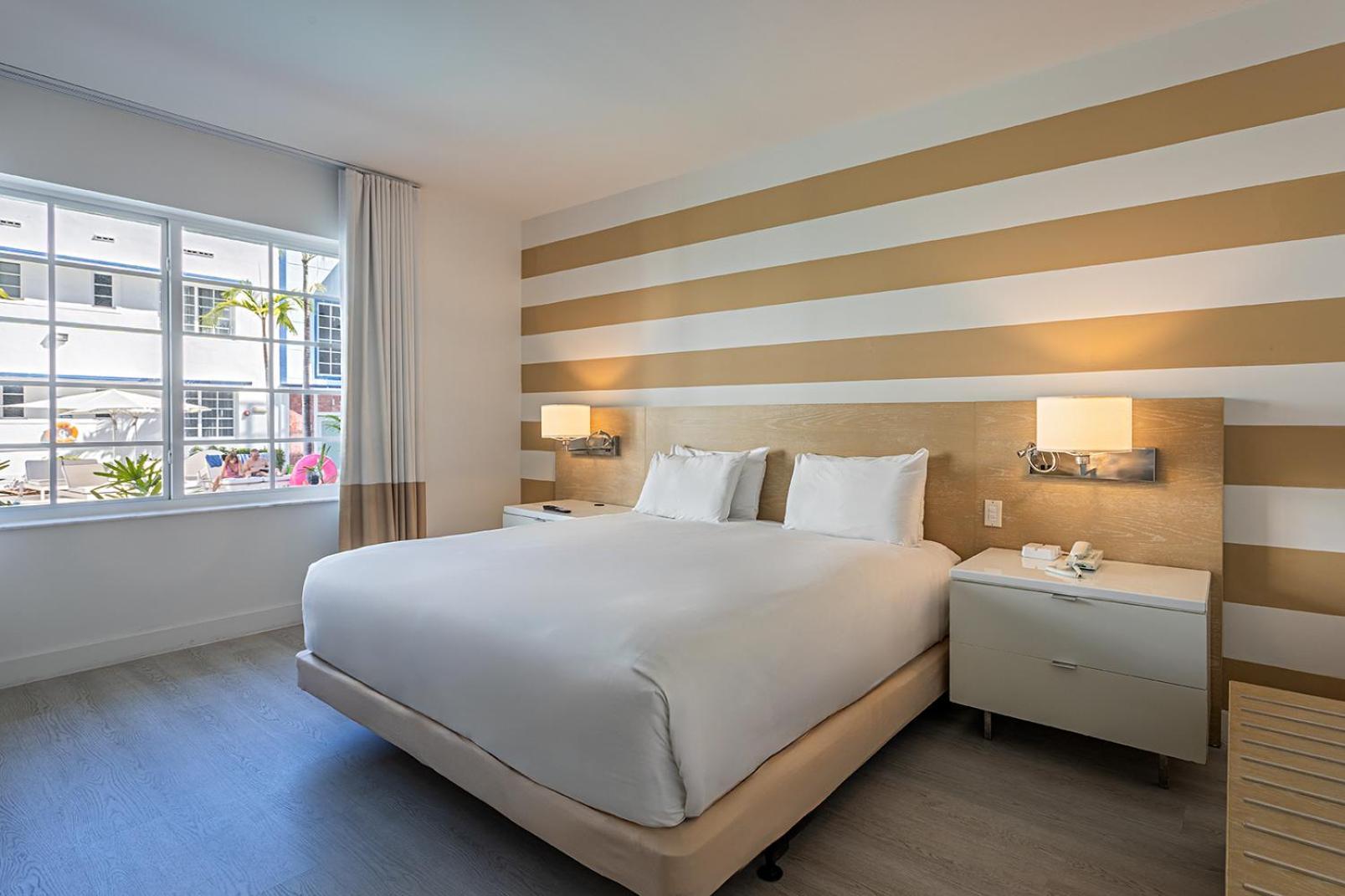 Superior met Kingsize Bed - Uitzicht op het Zwembad