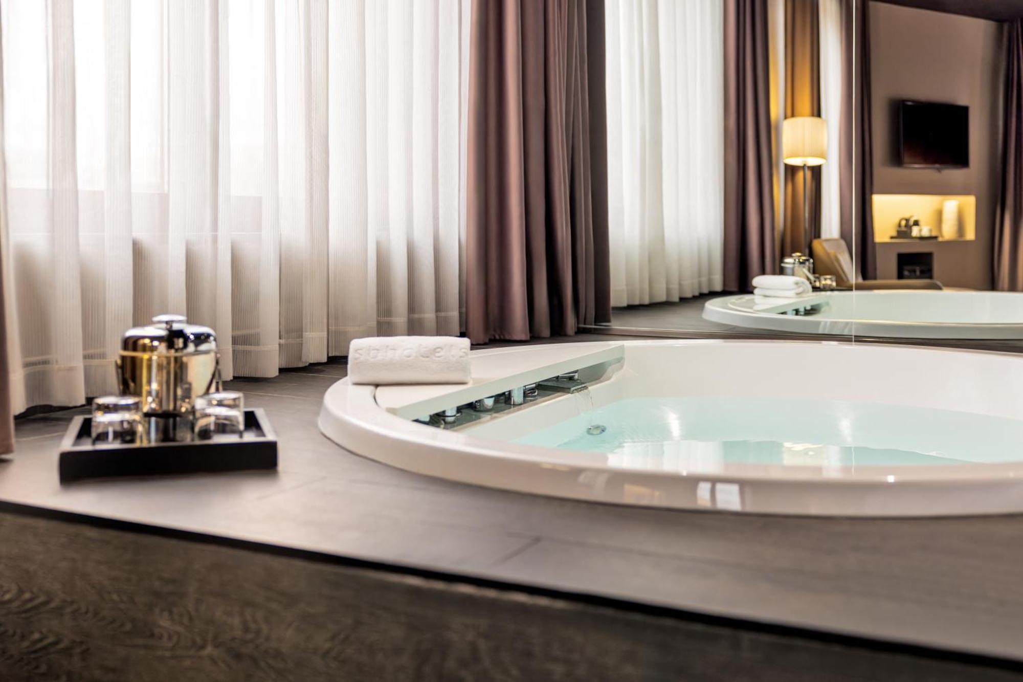 Suite with Spa Bath,1765150480:JPEG