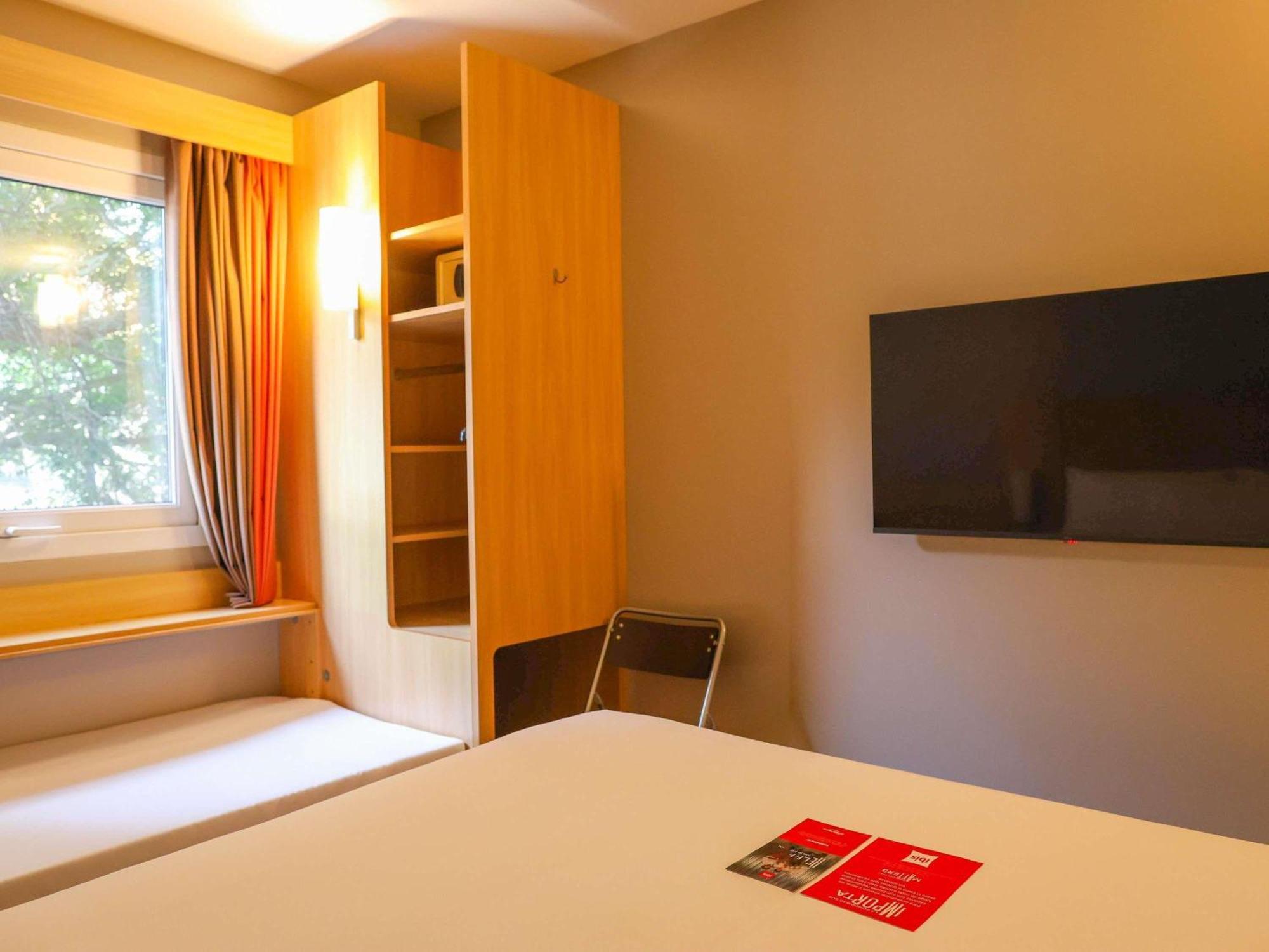 Quarto Standard com 1 Cama de Casal e 1 de Solteiro