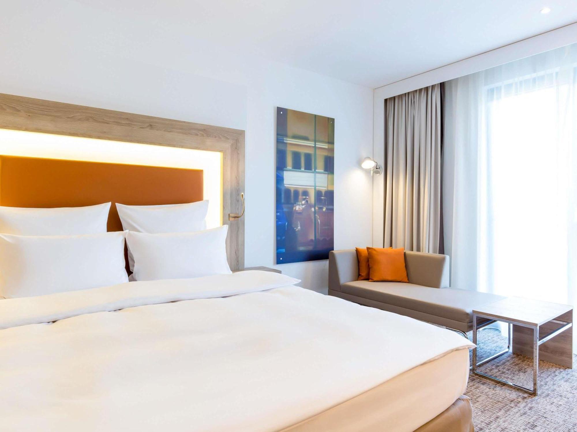 Accessible Room with 1 Queen Bed