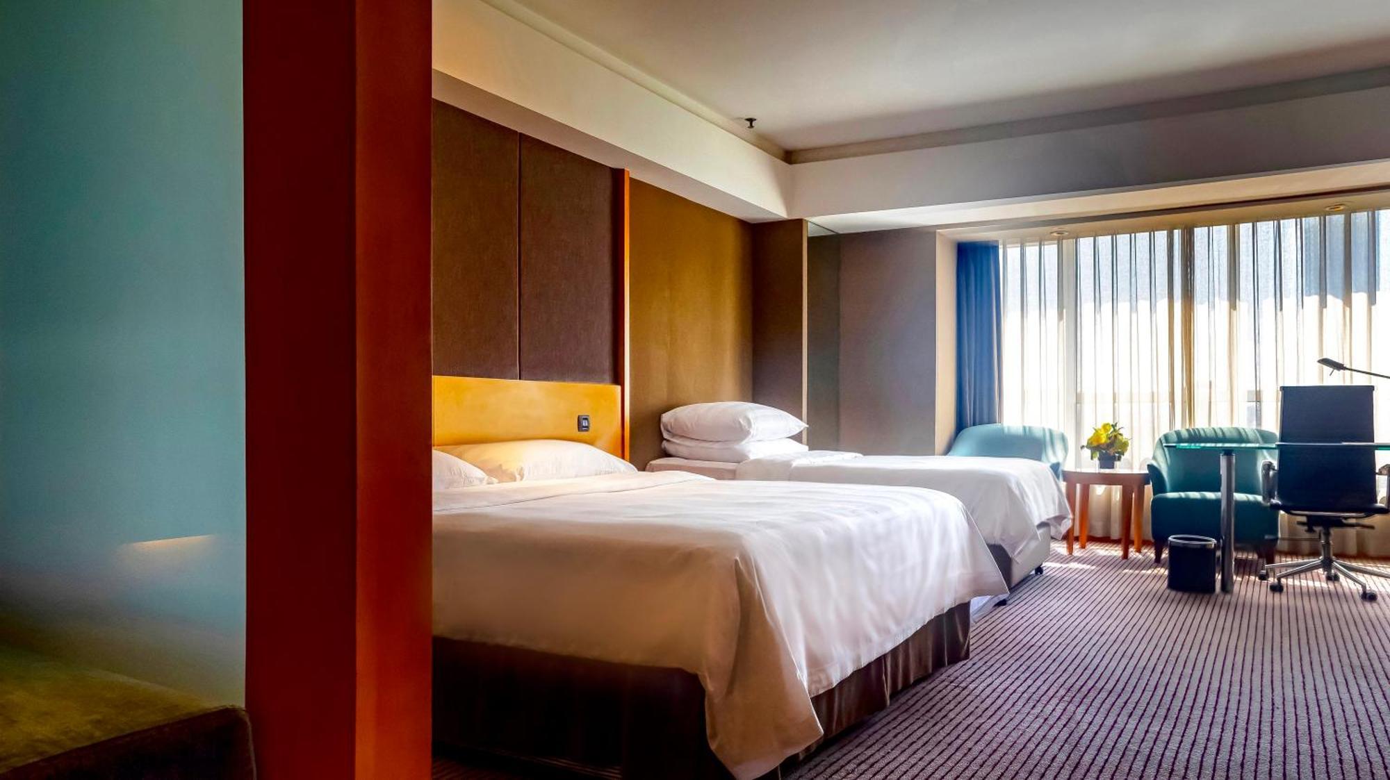 Deluxe Zimmer mit 1 Kingsize-Bett und 1 Einzelbett