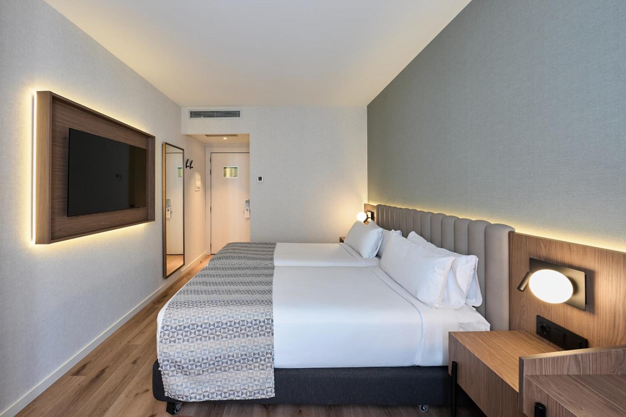 Premium Room,1765816113:JPEG