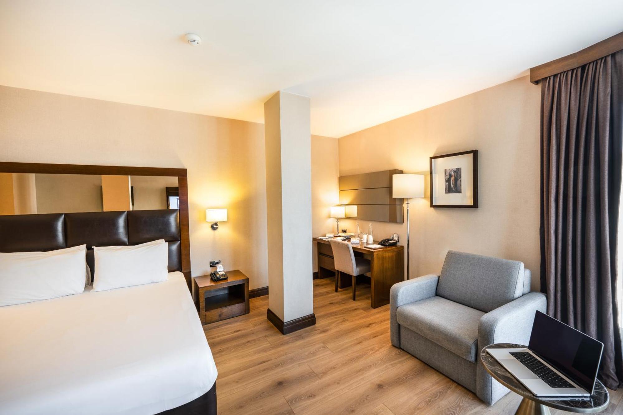 Corner Suite