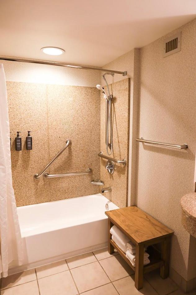 King Room Adapted Tub Mobility Hearing Accessible