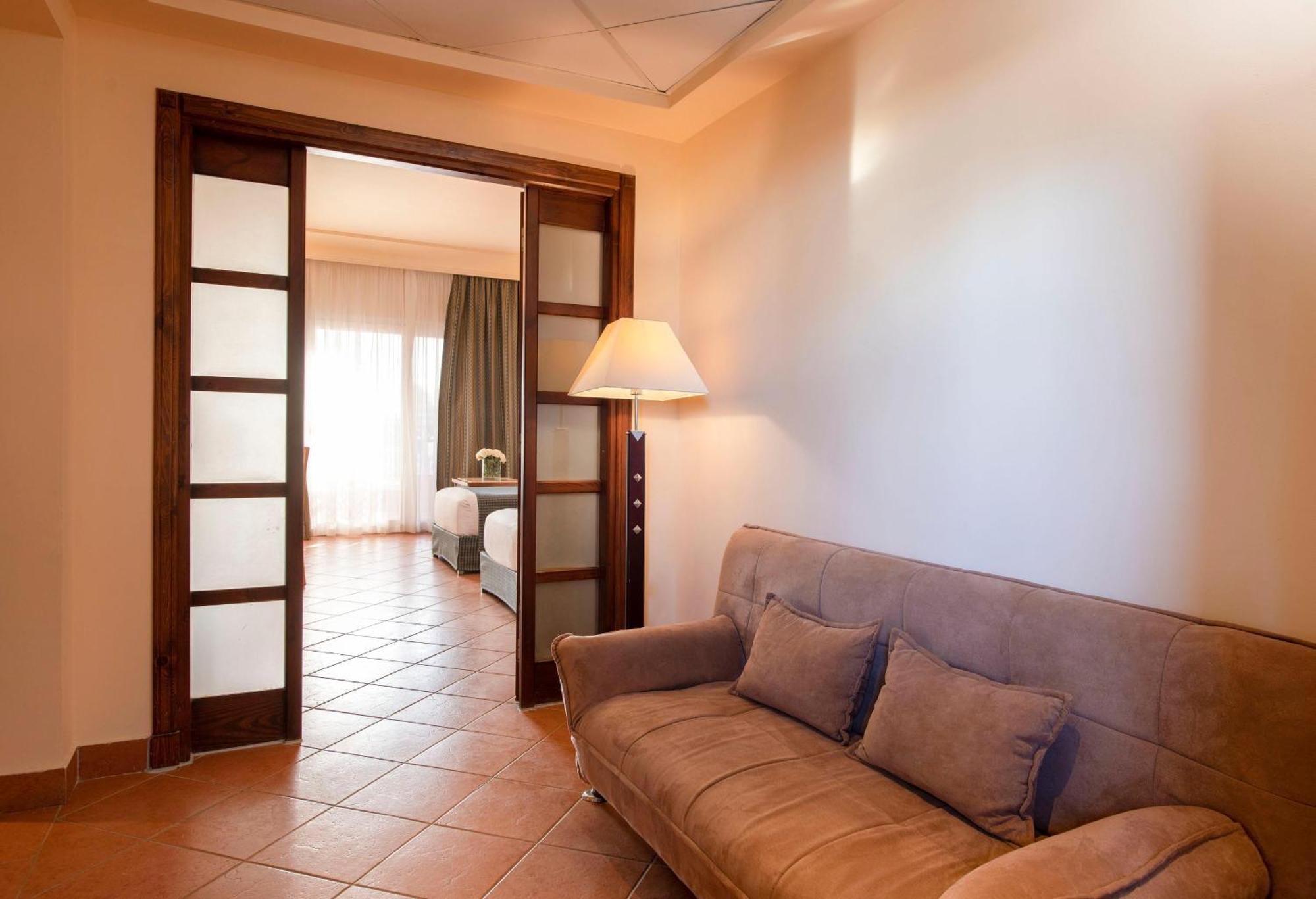 Suite Familiar (2 adultos + 2 niños)