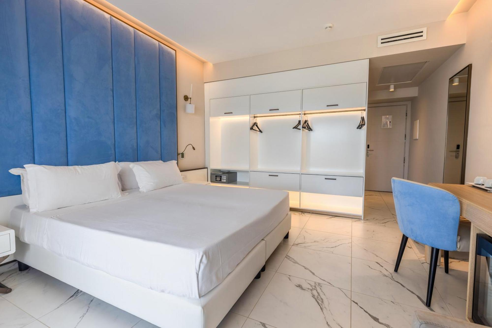 Quarto Duplo com Banheira de Hidromassagem