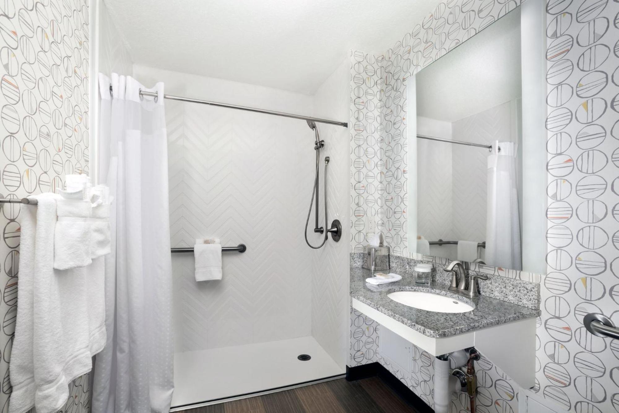 Standard King Room with Roll-in Shower - Mobility Accessible