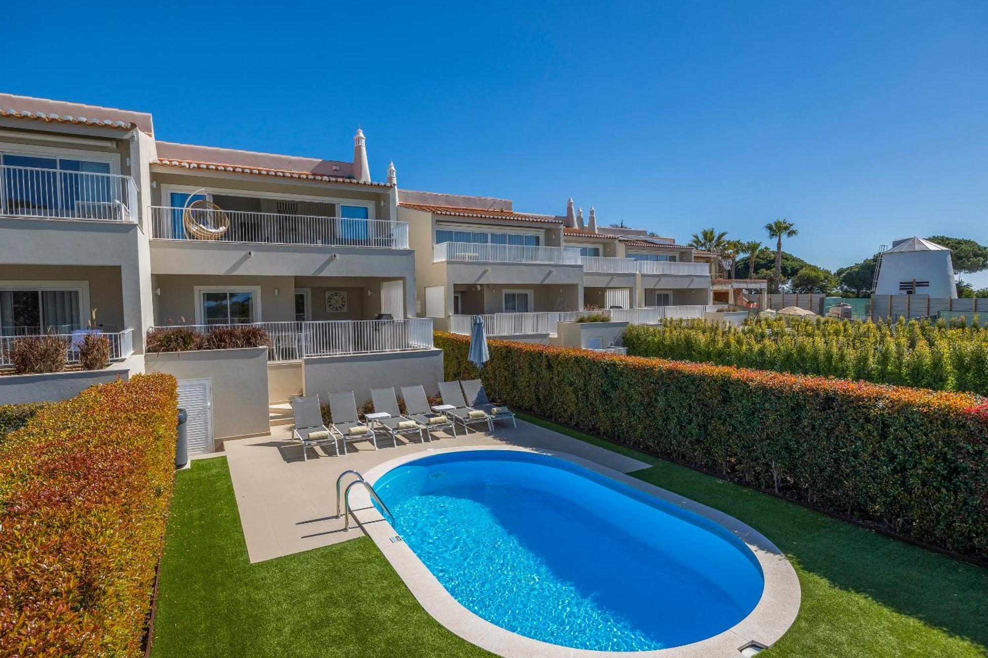 Deluxe Three-Bedroom Townhouse with Pool